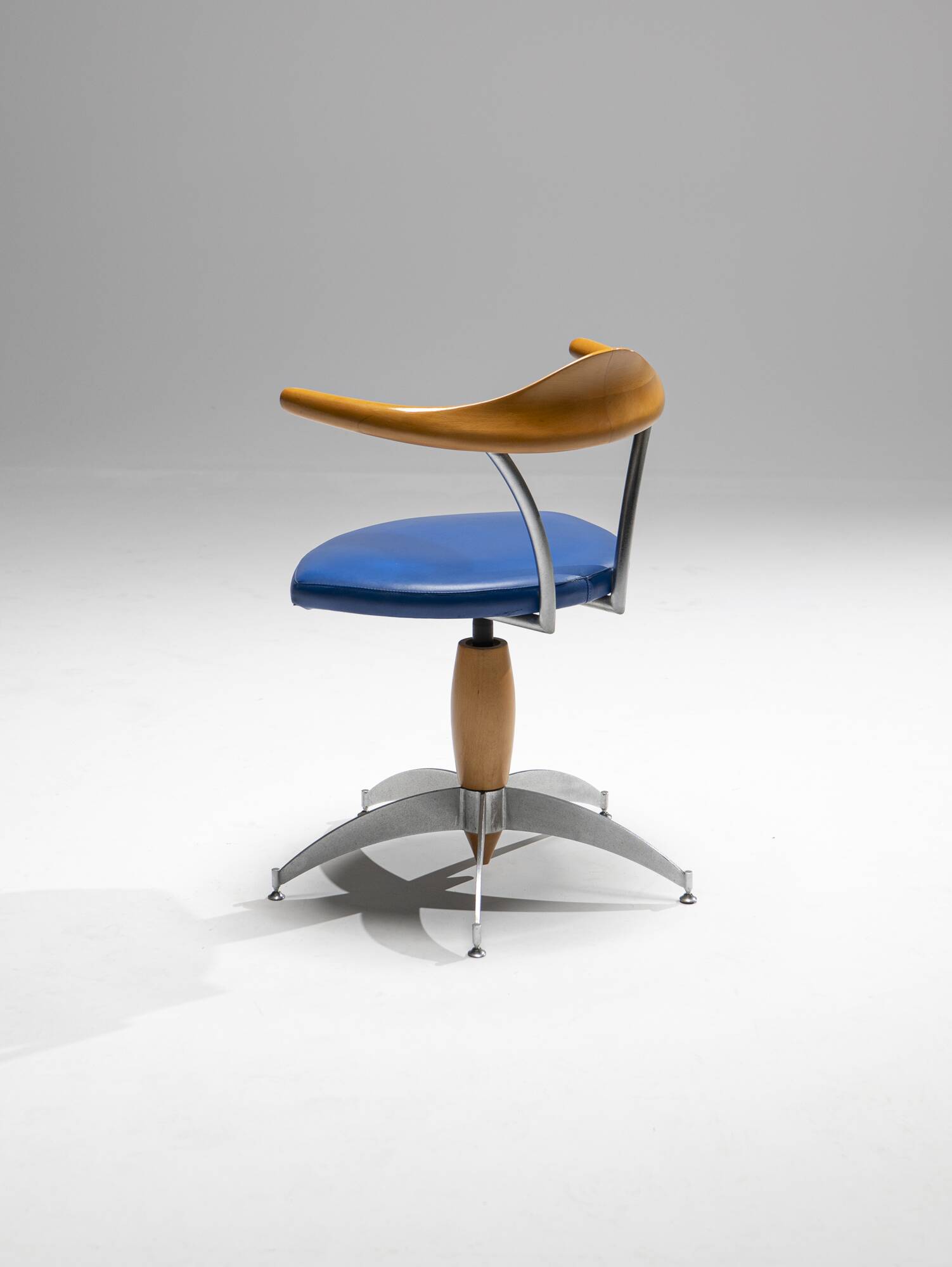 Chaise pivotante, Italie, années 1980