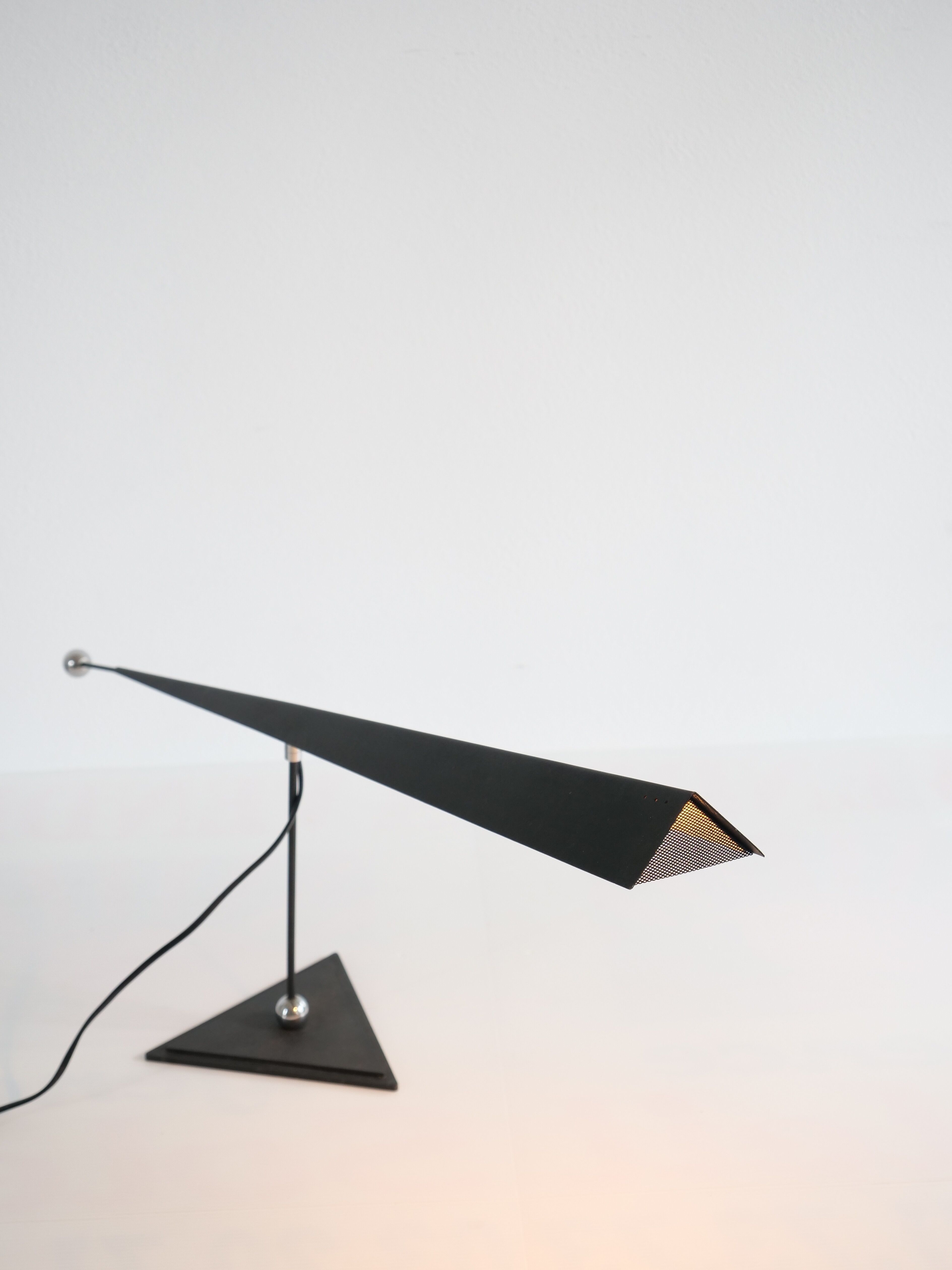 lamp unique design italy 1980 Lumen