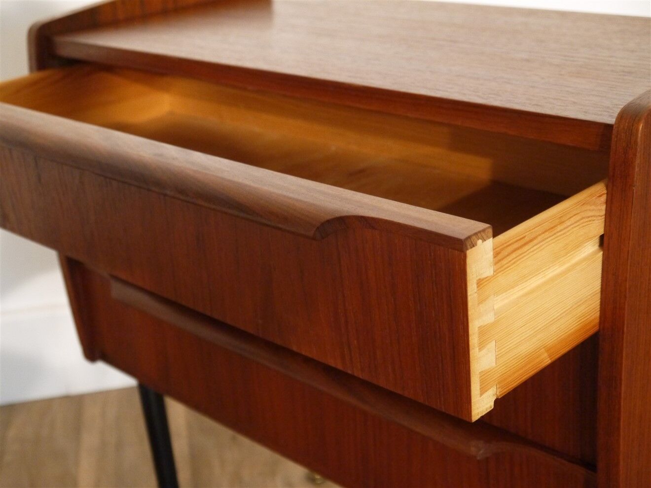 Danish teak chest of drawersy 1960