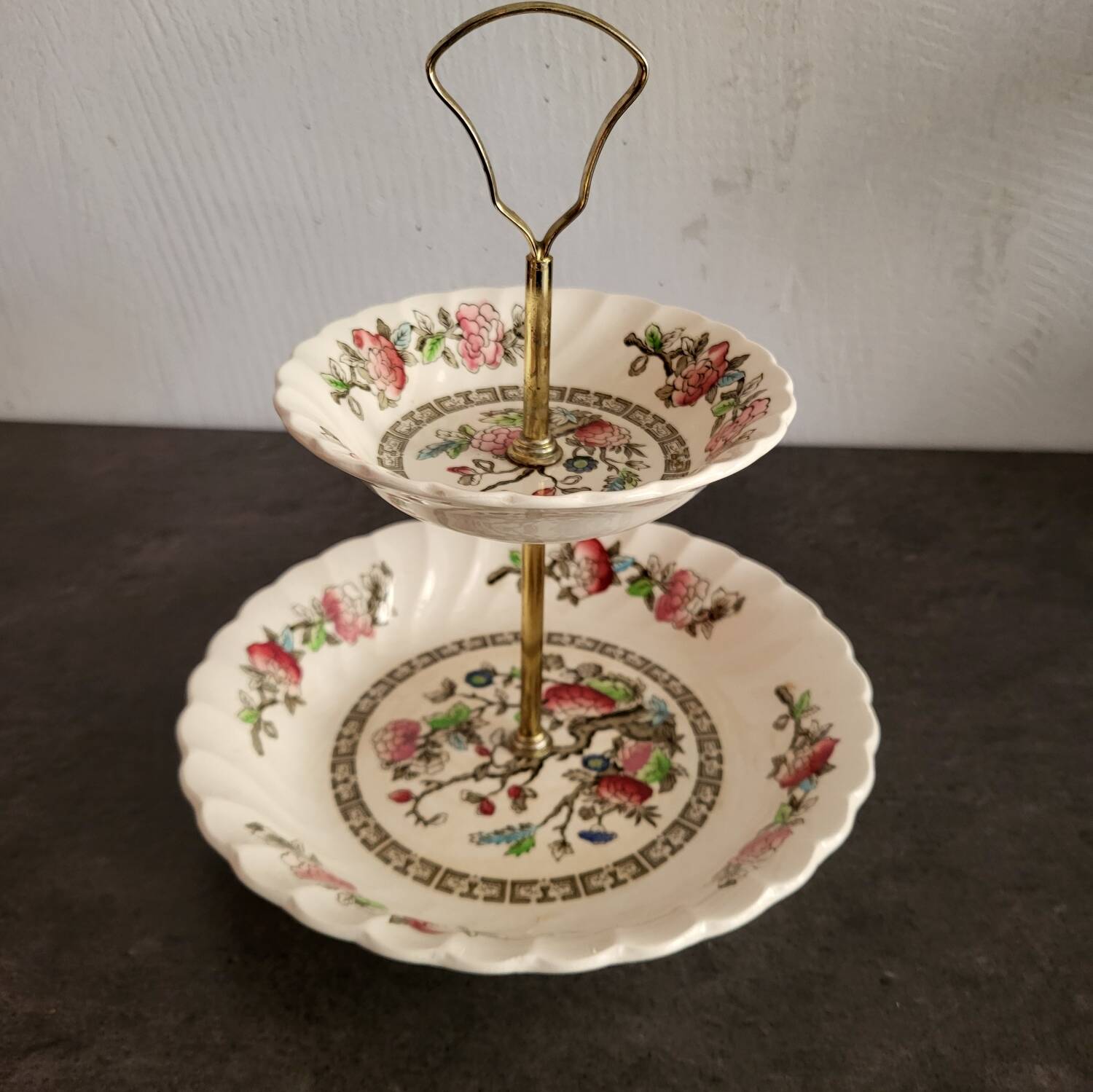 Myott porcelain cake stand in excellent condition.