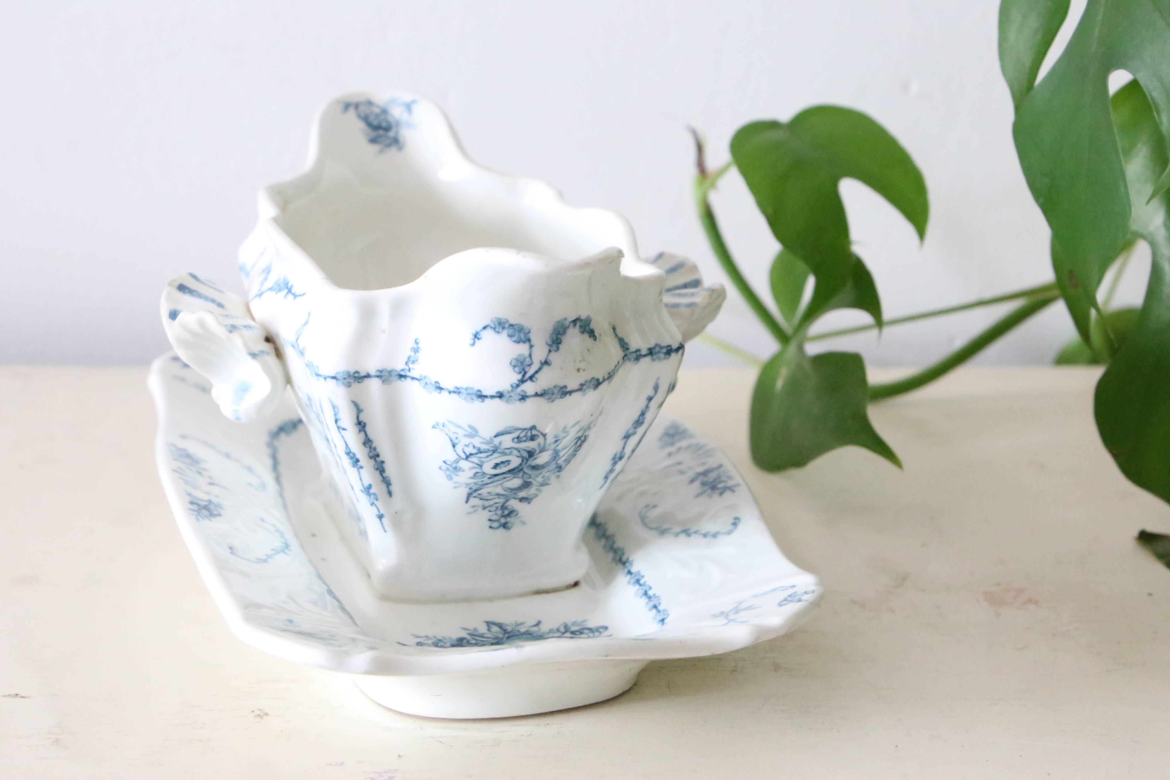 Pompadour ironstone sauceboat, Clairefontaine factory