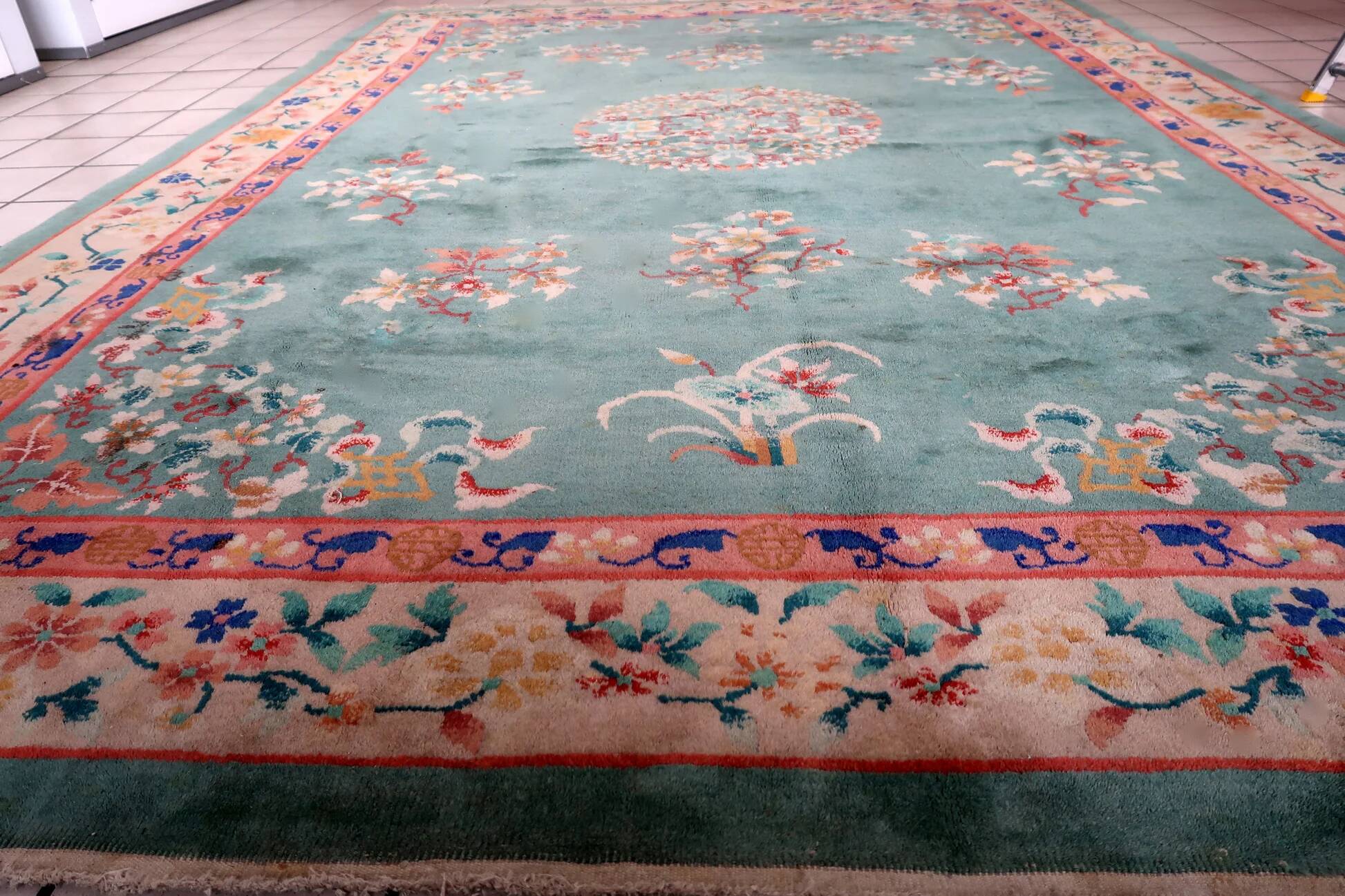 Handmade antique Art Deco Chinese rug 216cm x 295cm, 1920s