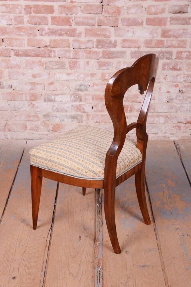Biedermeier Chairs in Walnut, Austria, 1830s, Set of 4