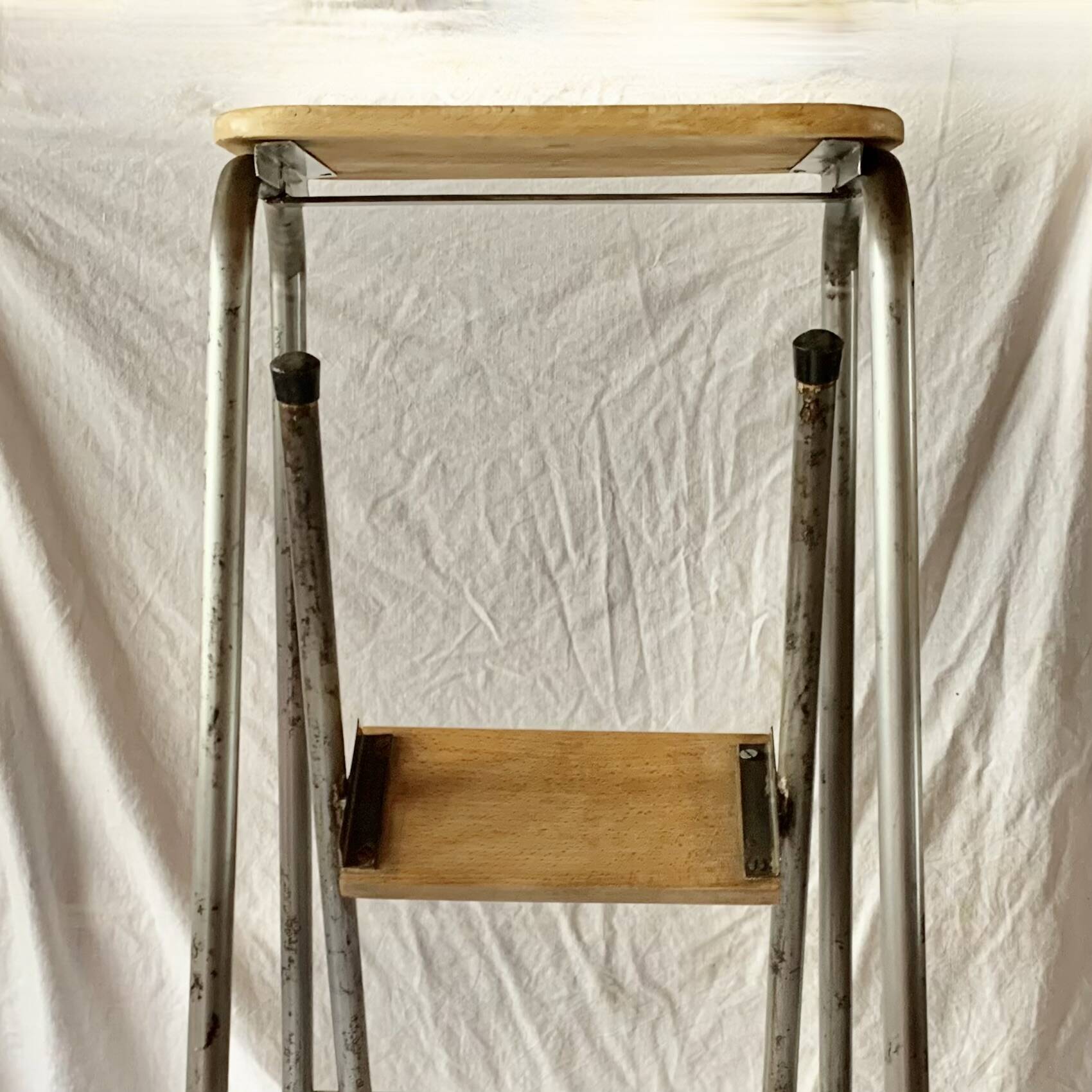Old wooden workshop stepladder - seat height: 85 cm