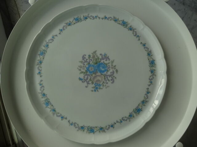 Plat à dessert fleuri en porcelaine