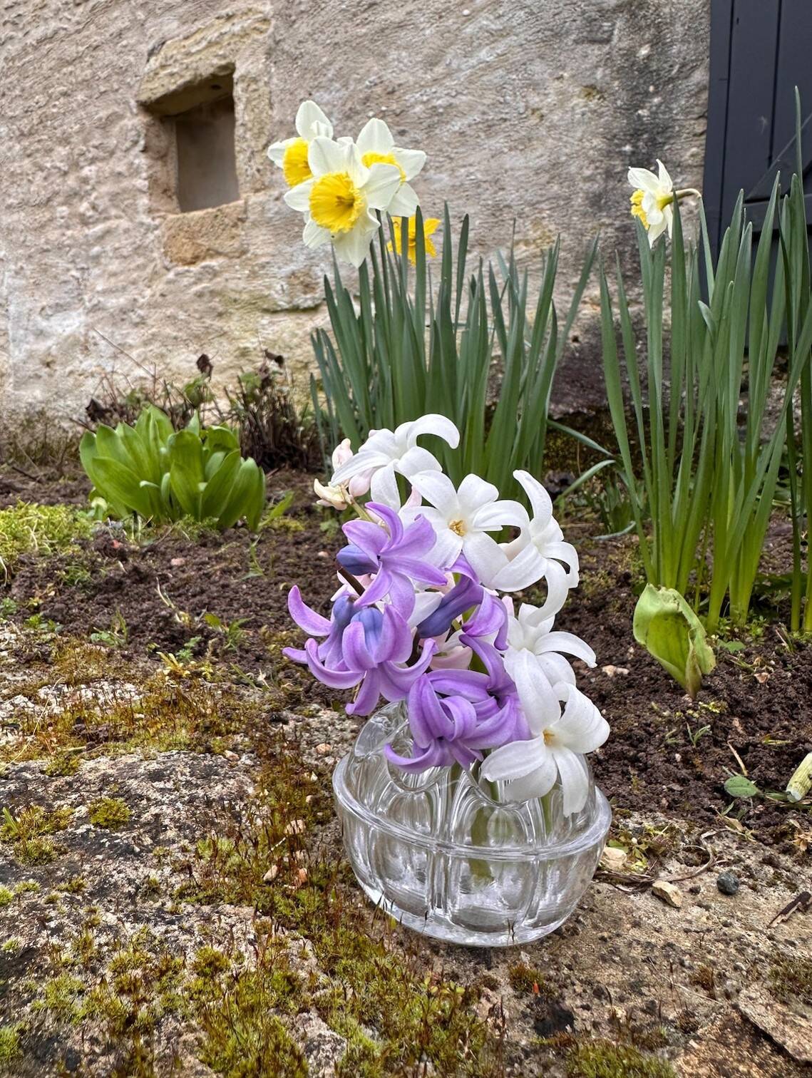 Medium-sized antique flower holder in transparent moulded glass, vintage.