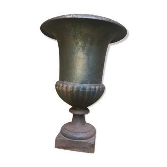 Cast-iron Medicis-shaped vase