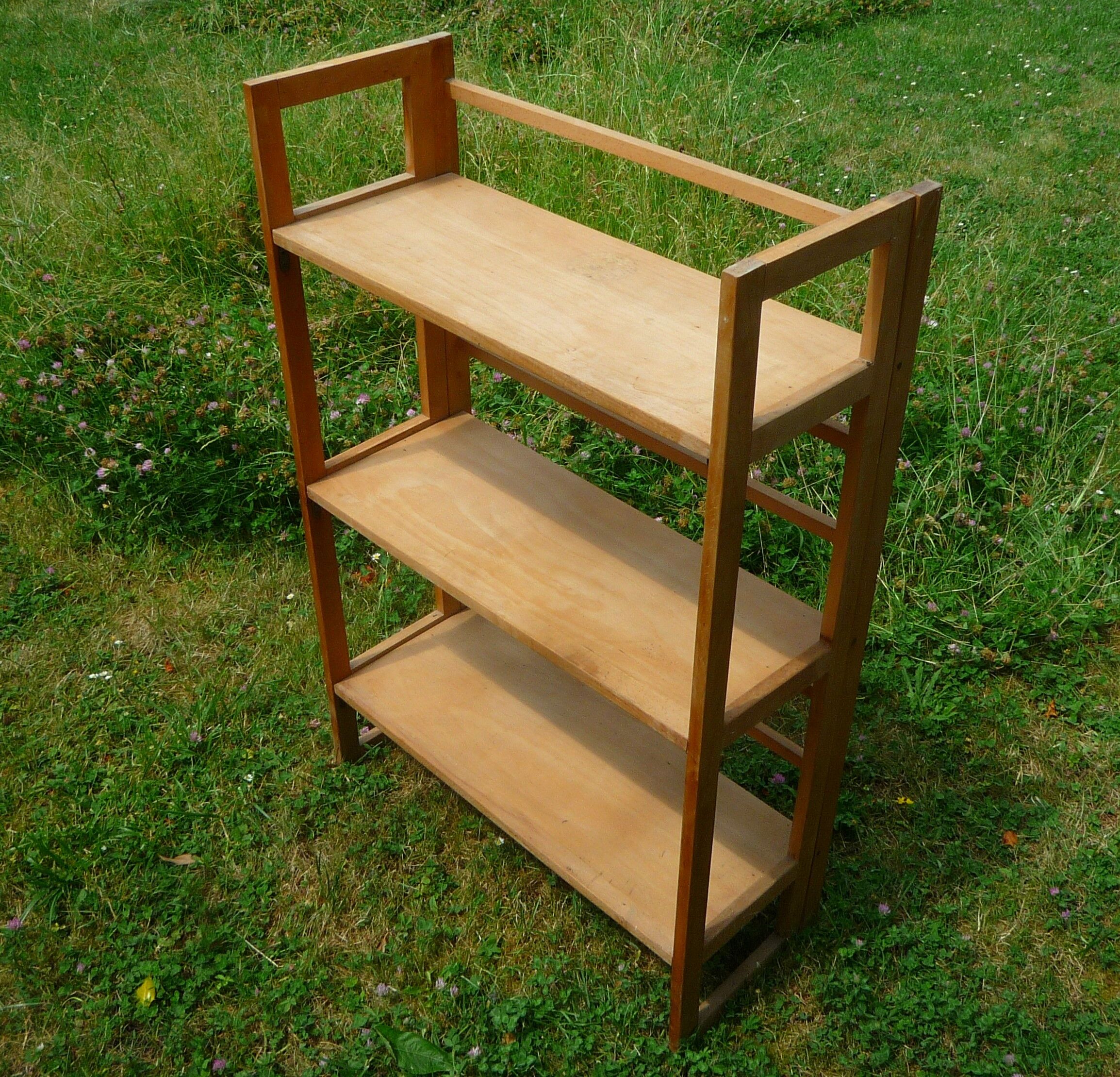 Bookseller's folding wooden shelf, vintage 1970s