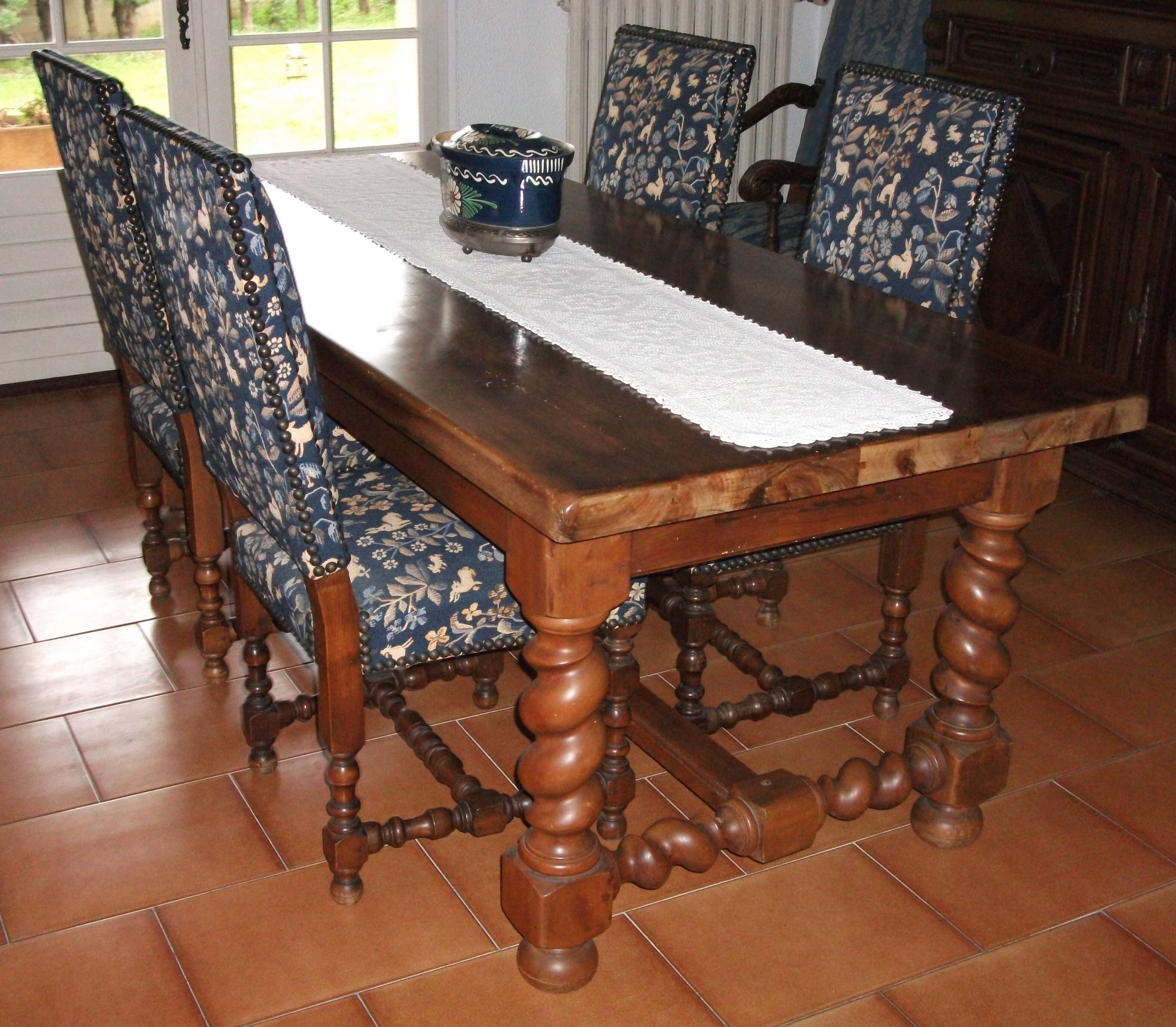 4 chairs in the Louis XIII style