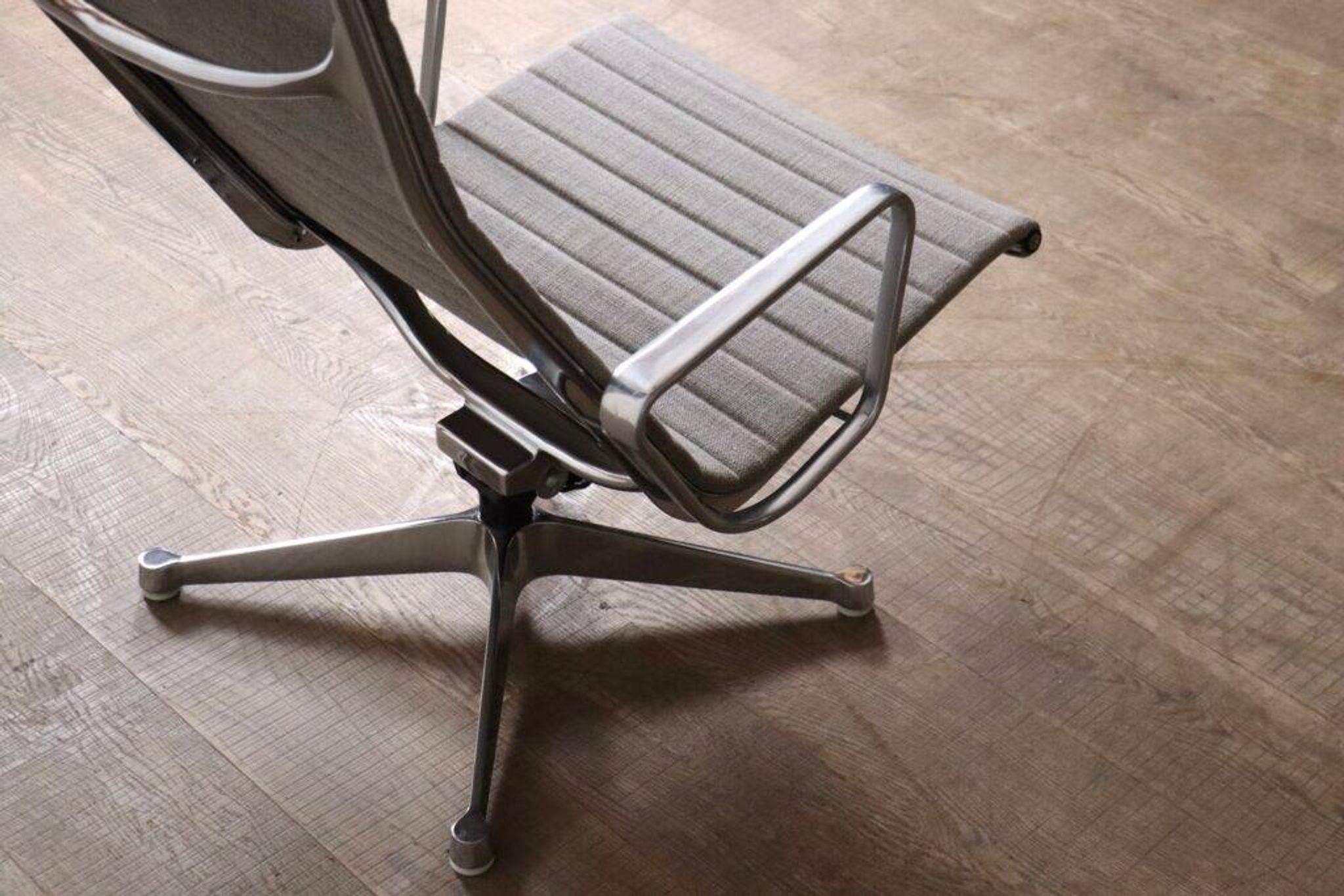 Early edition Eames EA124 Aluminium Group lounge chair by Herman Miller, 1970s