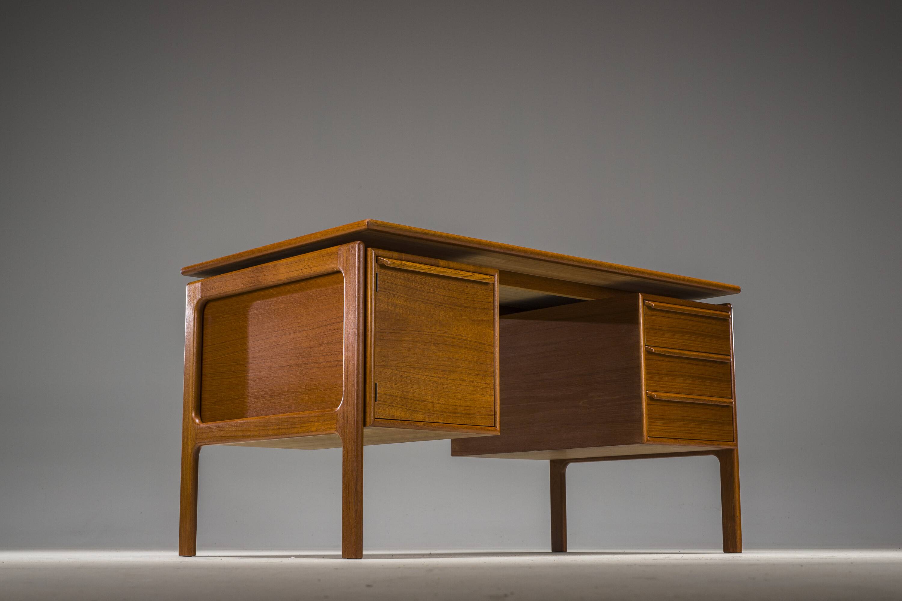 Mid-Century Teak Freestanding Desk from GV Møbler, 1970s