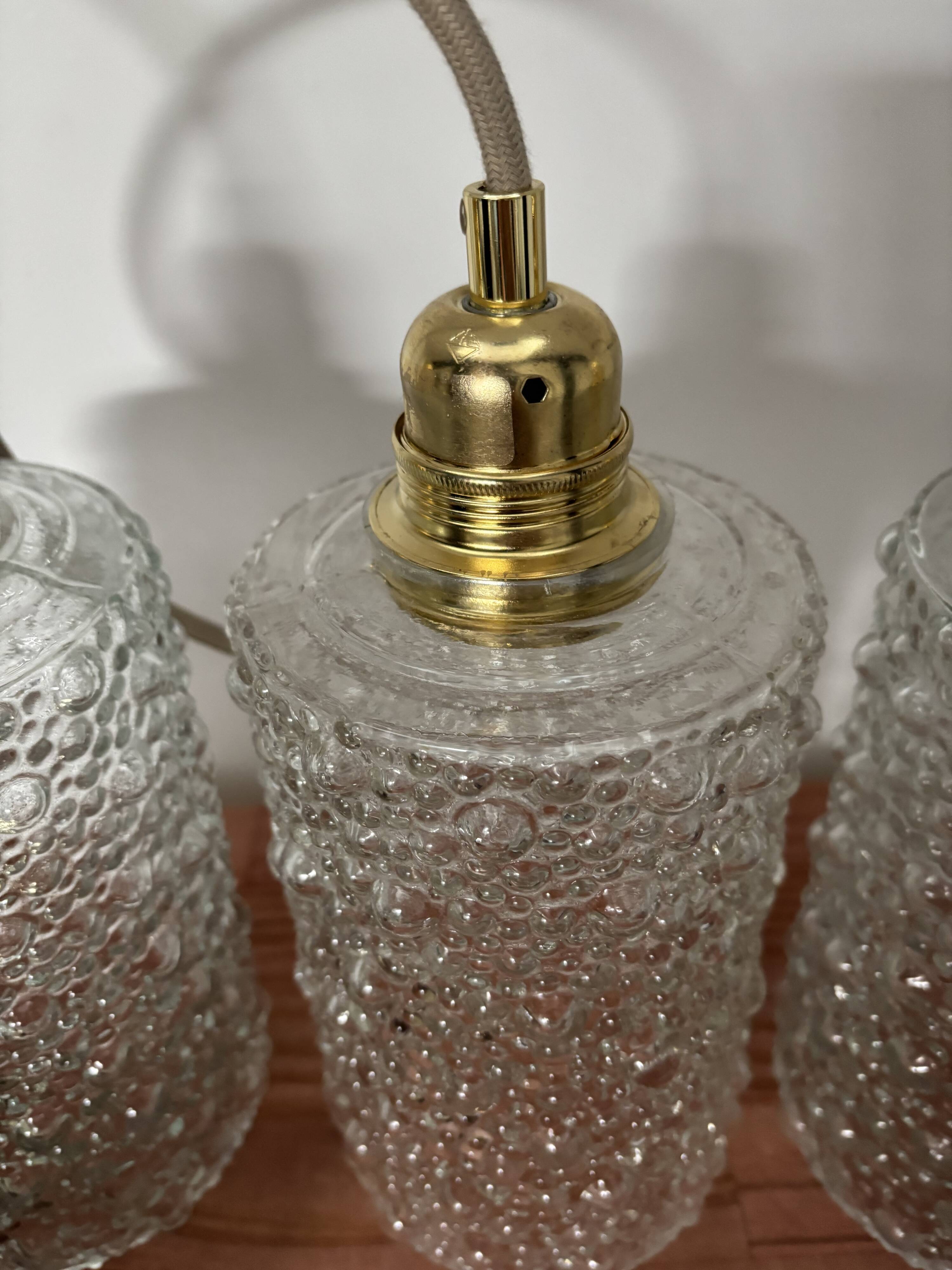 Lot de trois suspensions en verre bullé vintage