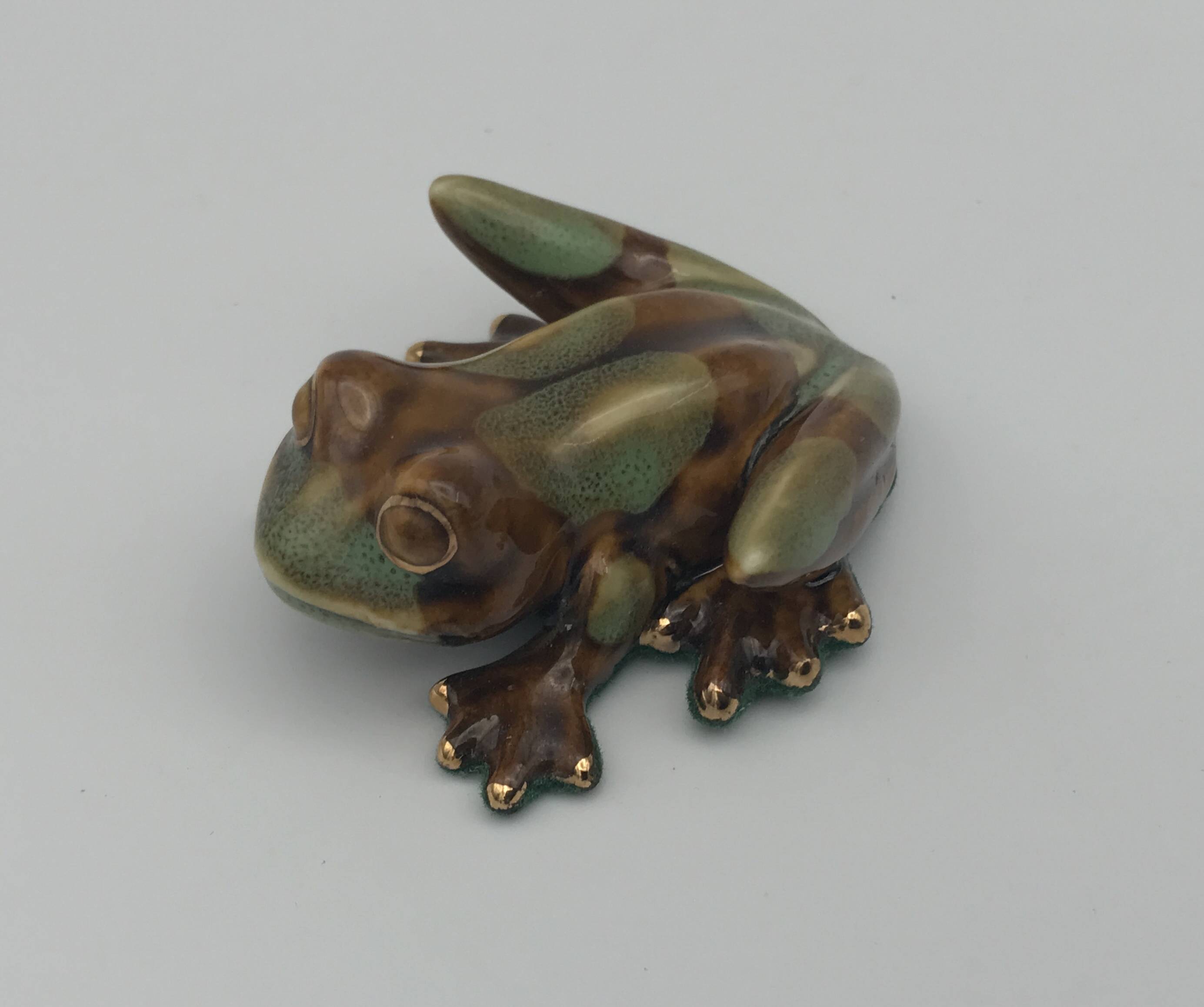 FROG figurine in enameled CERAMIC Vintage Golden Pond collection