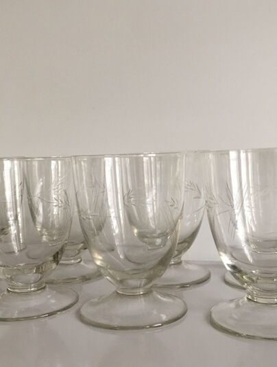 Set of 8 antique water glasses engraved on stand
