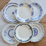 6 assiettes plates vintage dépareillées en terre de fer bleue et blanche