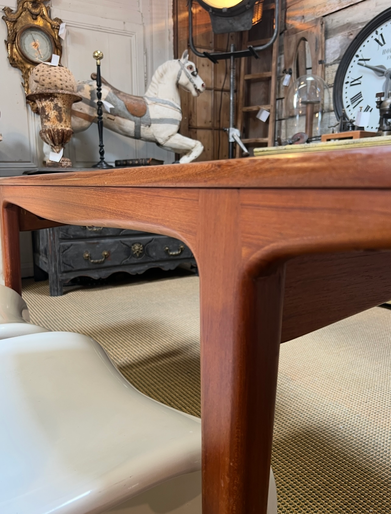 Table scandinave Tricoire et Vecchione année 60