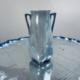 Japanese porcelain vase with dove patterns