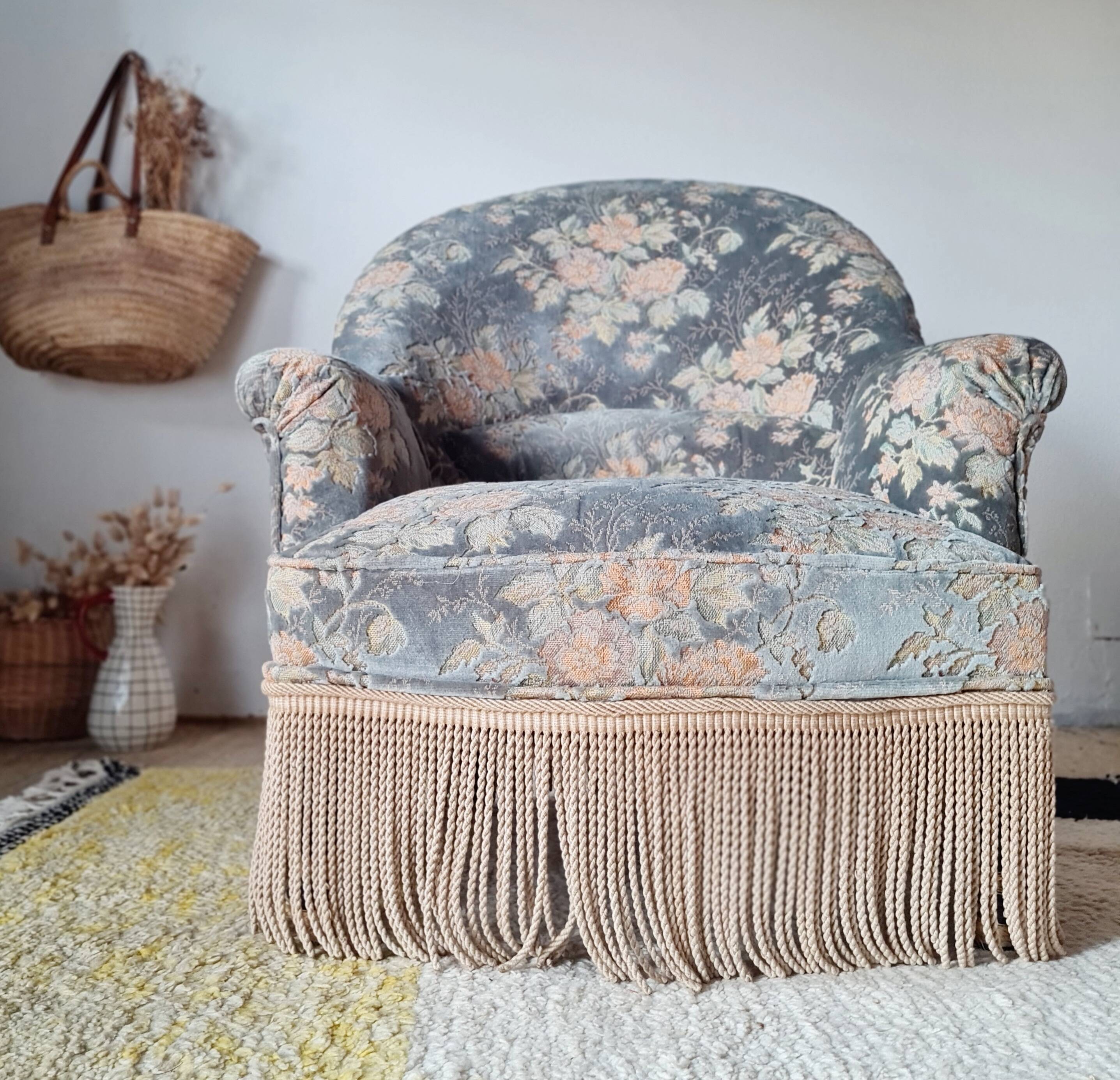 Fauteuil crapaud ancien velours fleuri avec franges