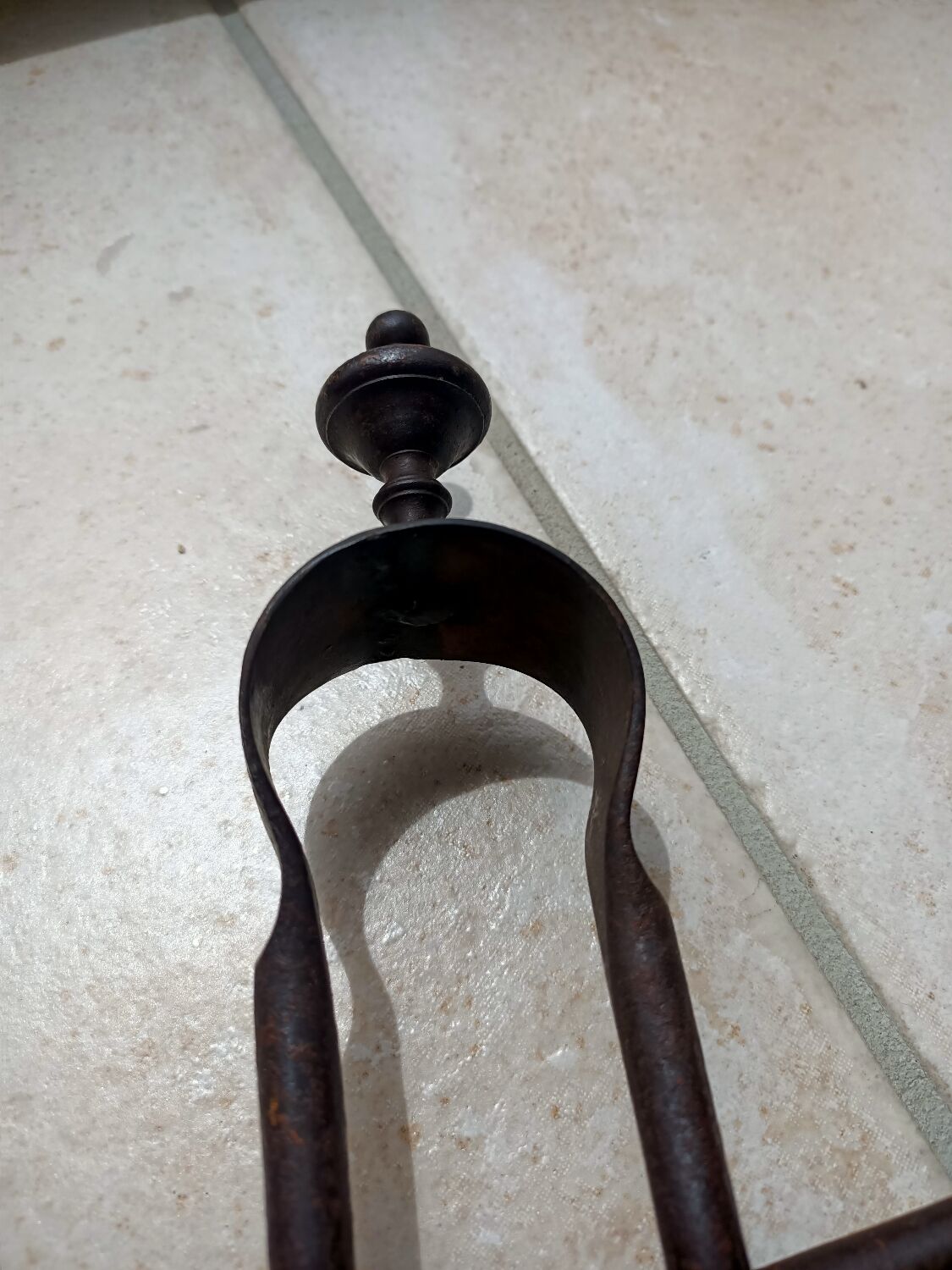 Tisonnier en fer forgé début XIXe
