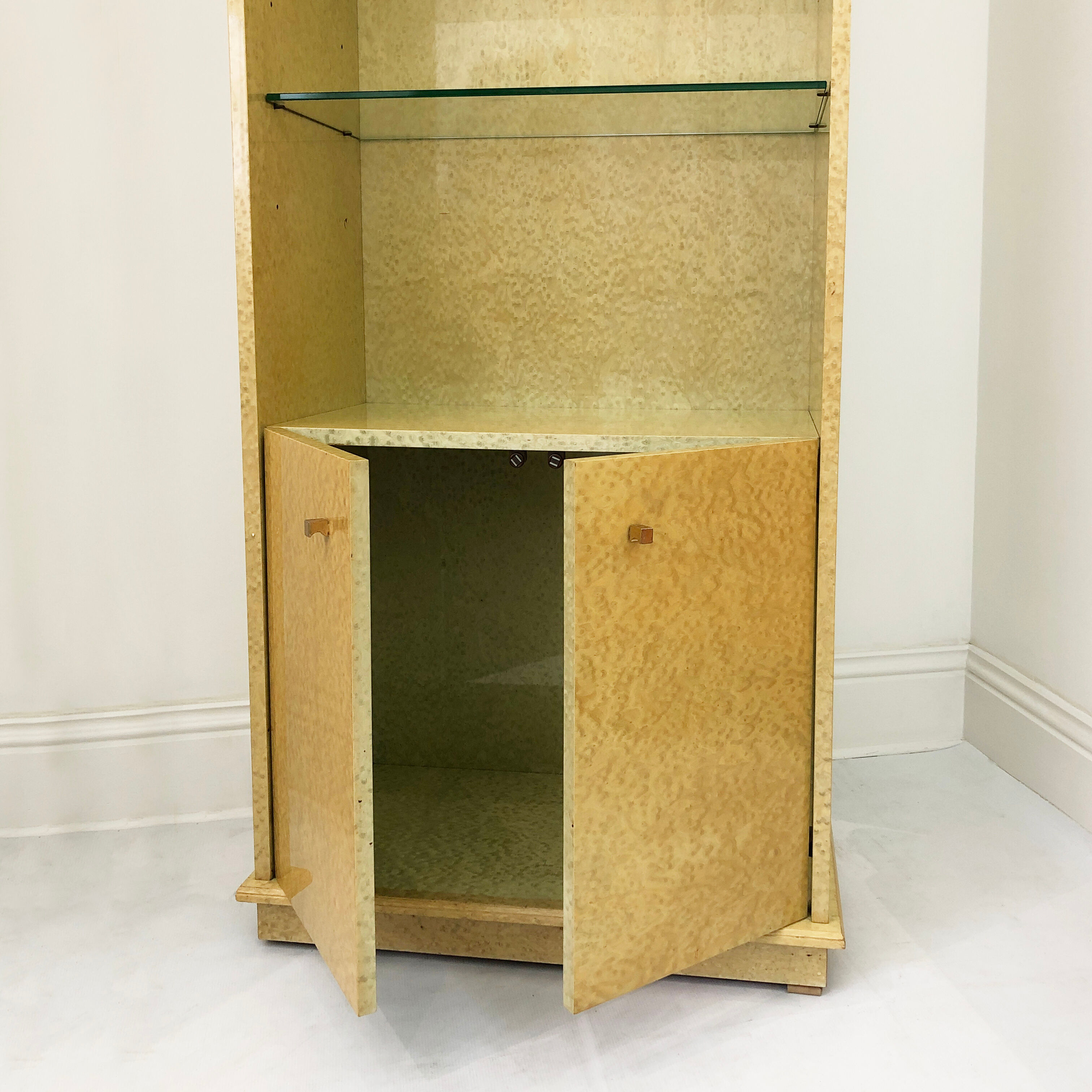 1980s birds eye maple display cabinet memphis milano style 1980s vintage