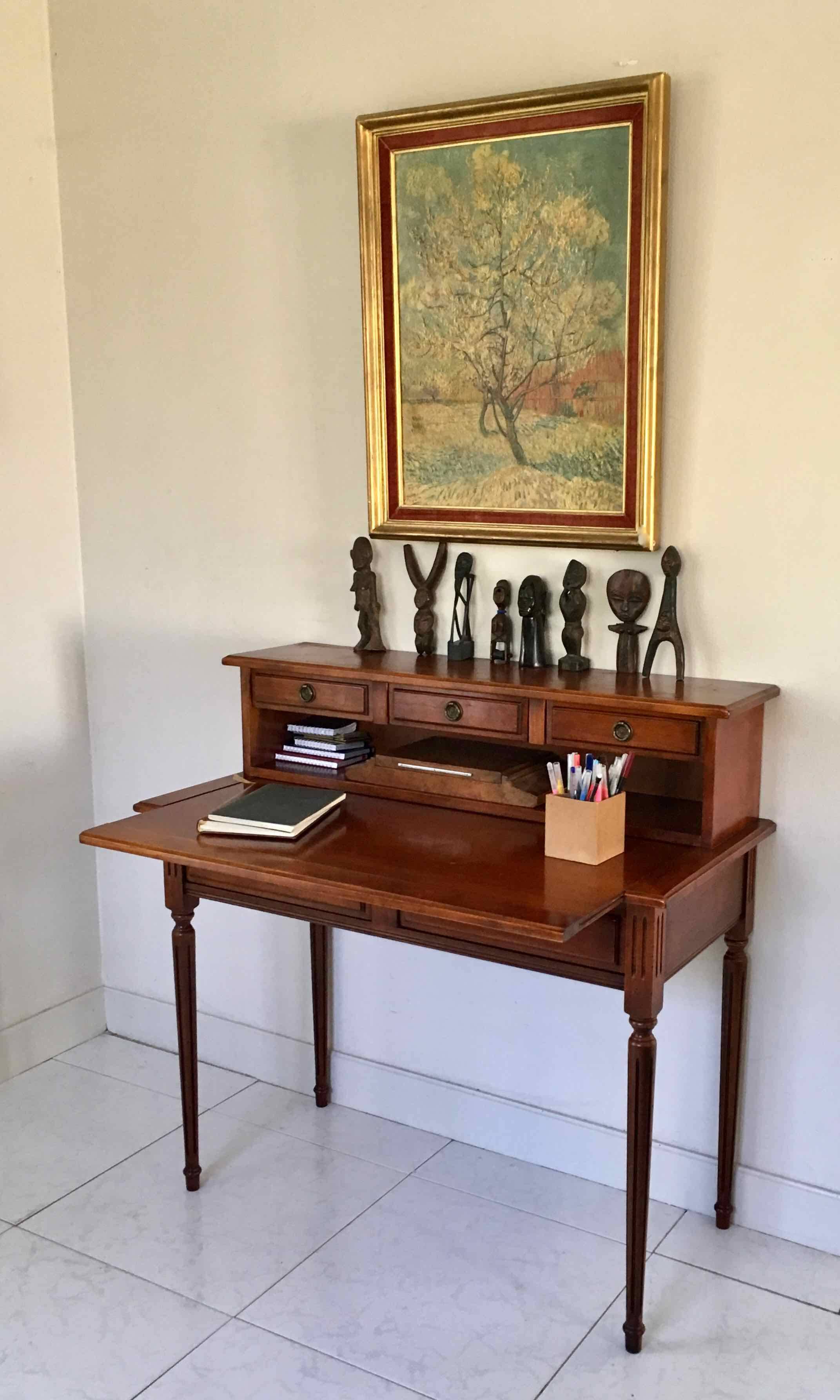 Petit bureau à gradin en merisier 1970