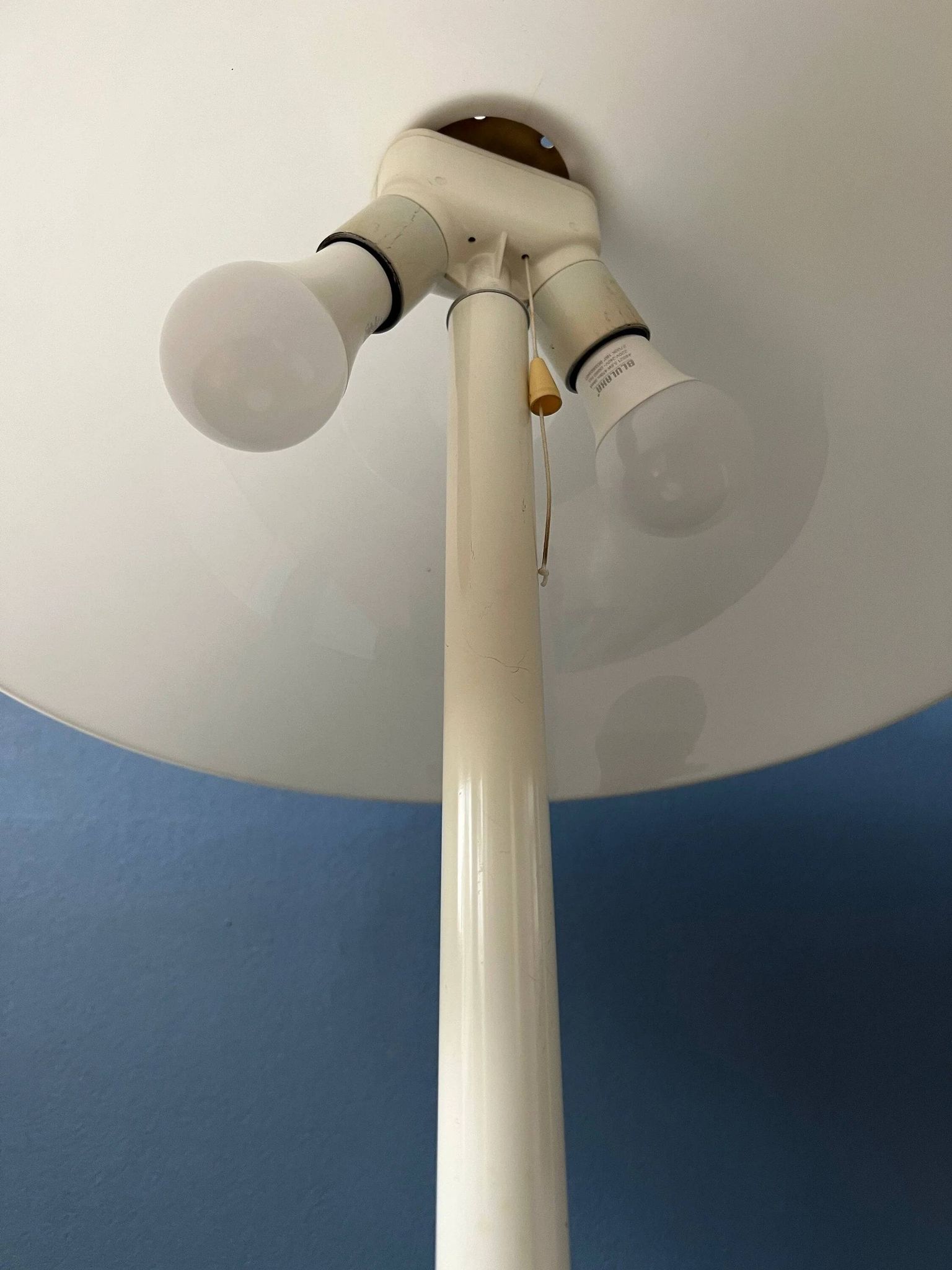 White Mid-Century Dijkstra mushroom table lamp