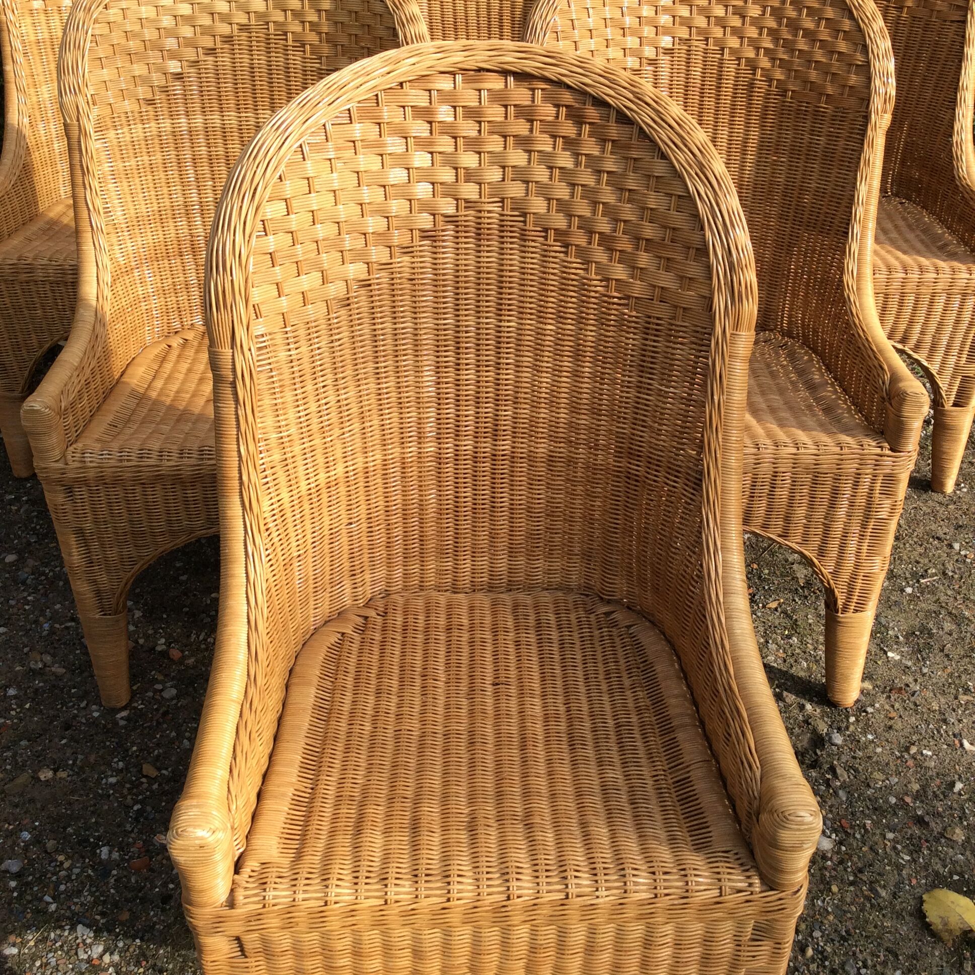 Vintage rattan set dining table and its 6 chairs