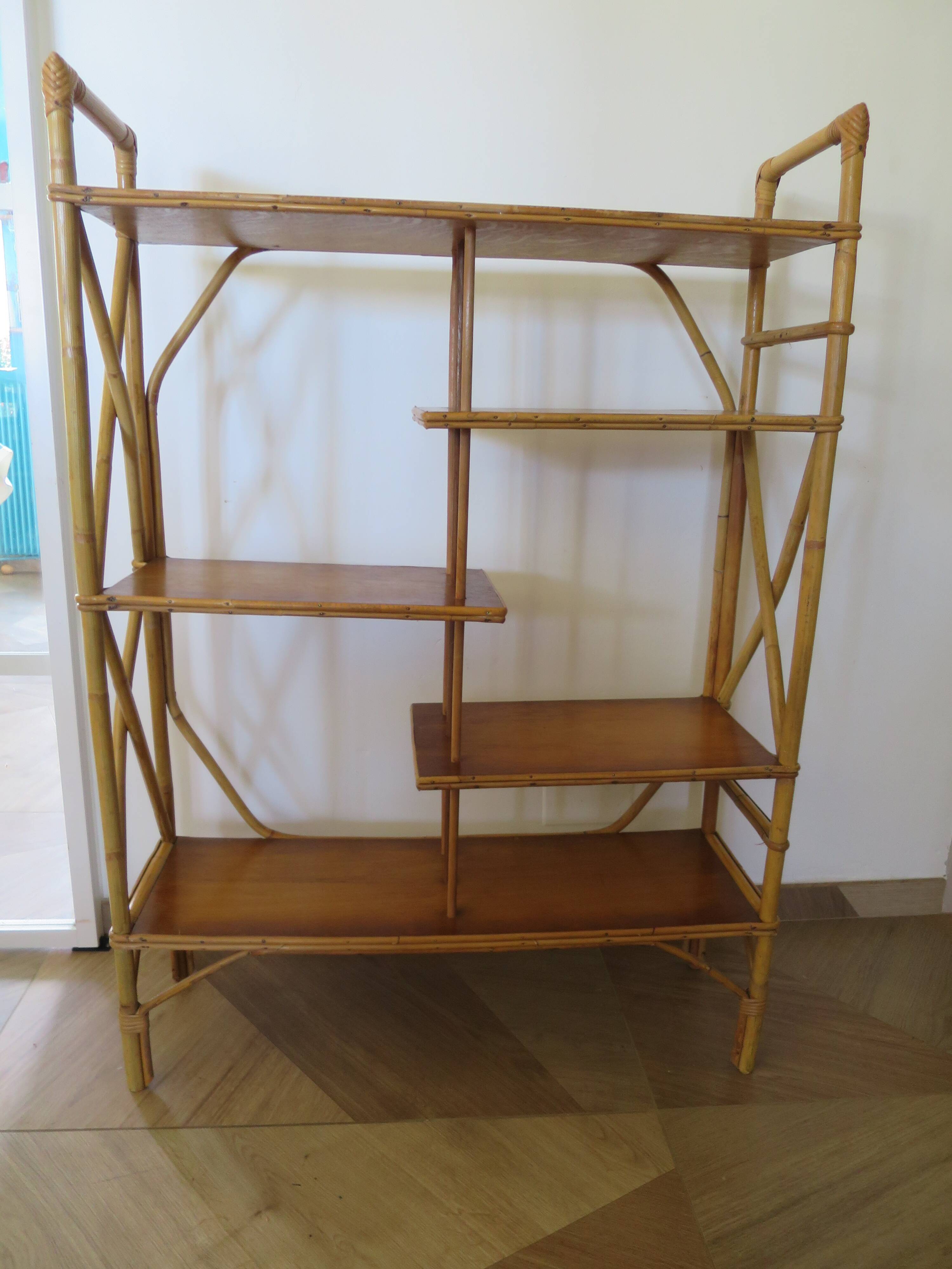 vintage -étagère-bibliotheque-bibus-asymétrique-bambou-bois-rotin-années 60