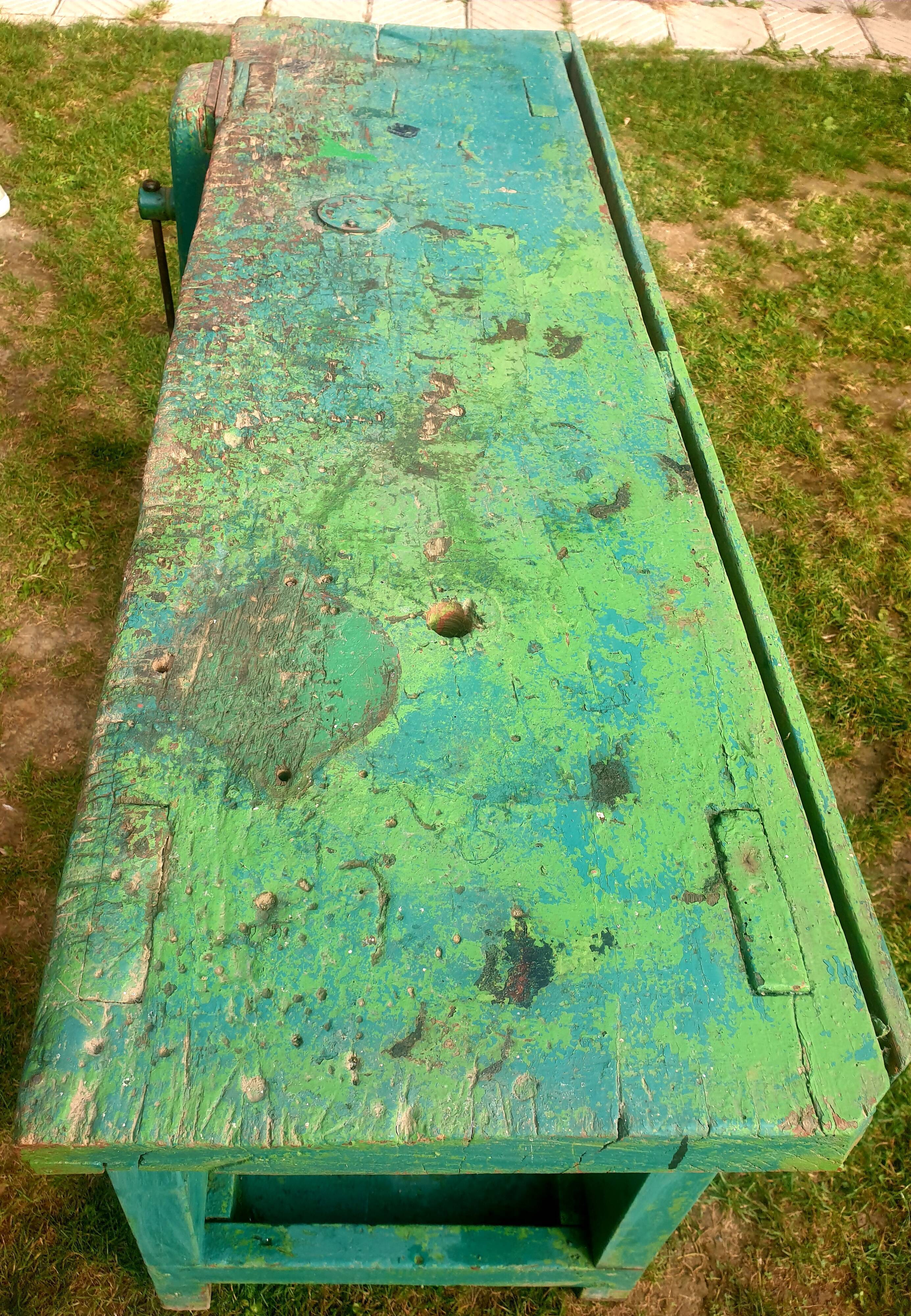 workbench wood patina green