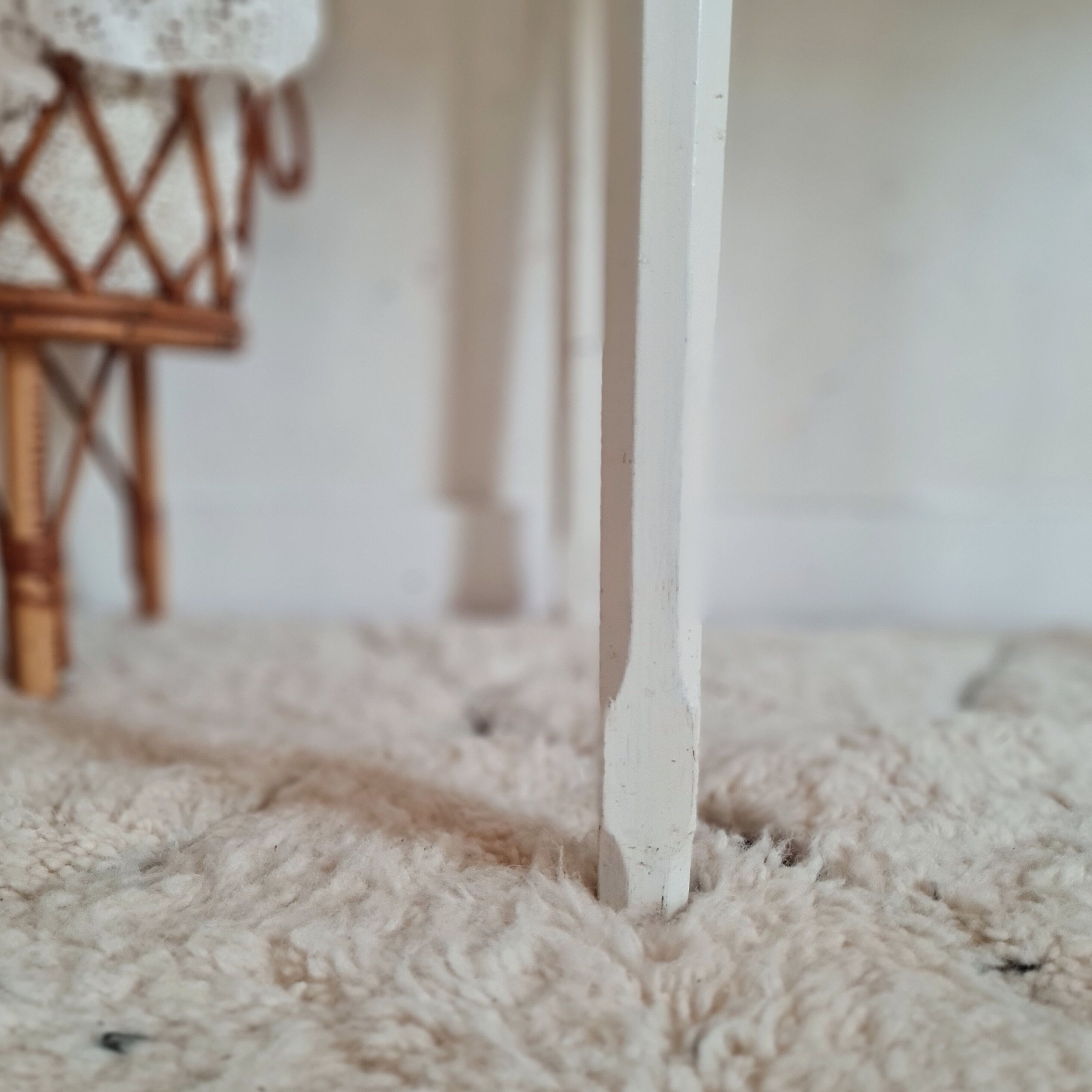 Table de ferme blanche et grise avec son tiroir
