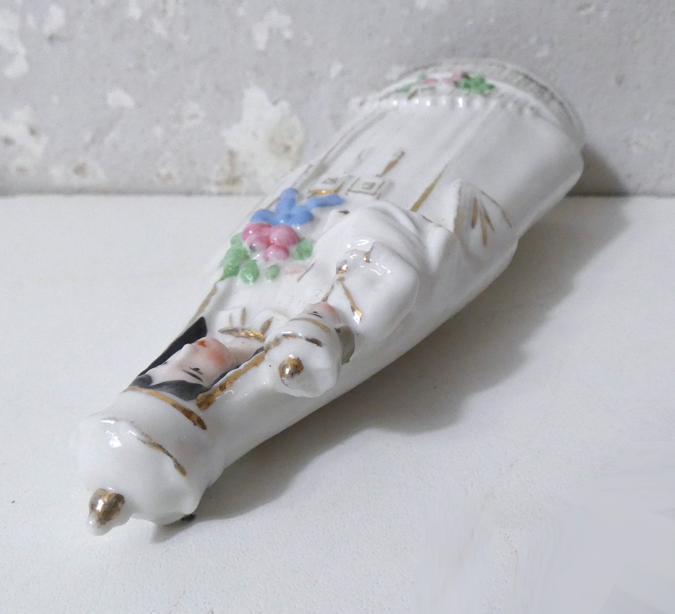Old porcelain statue of the Virgin Mary, Notre Dame, 16.5 cm.