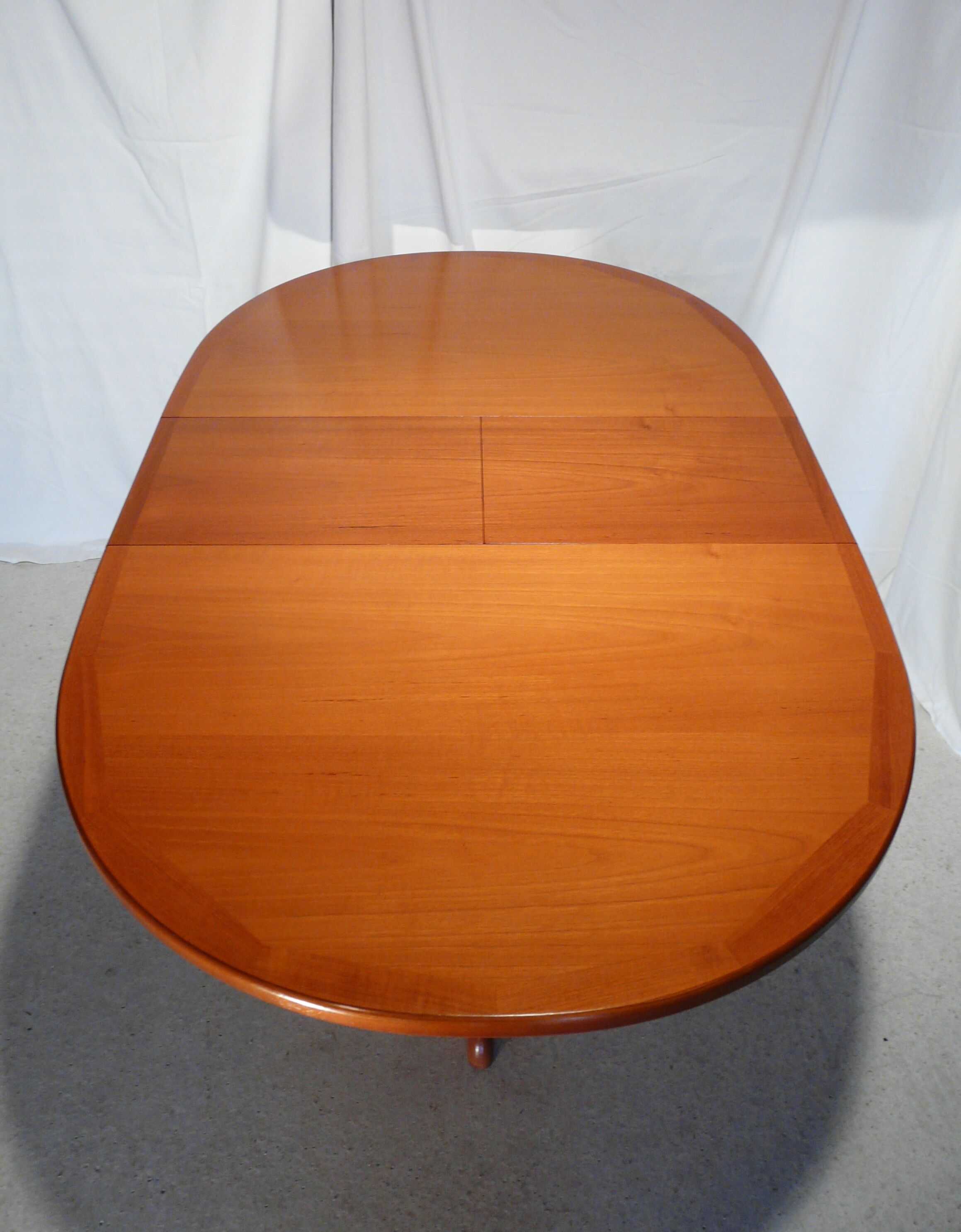 Scandinavian extendable oblong table in G Plan teak
