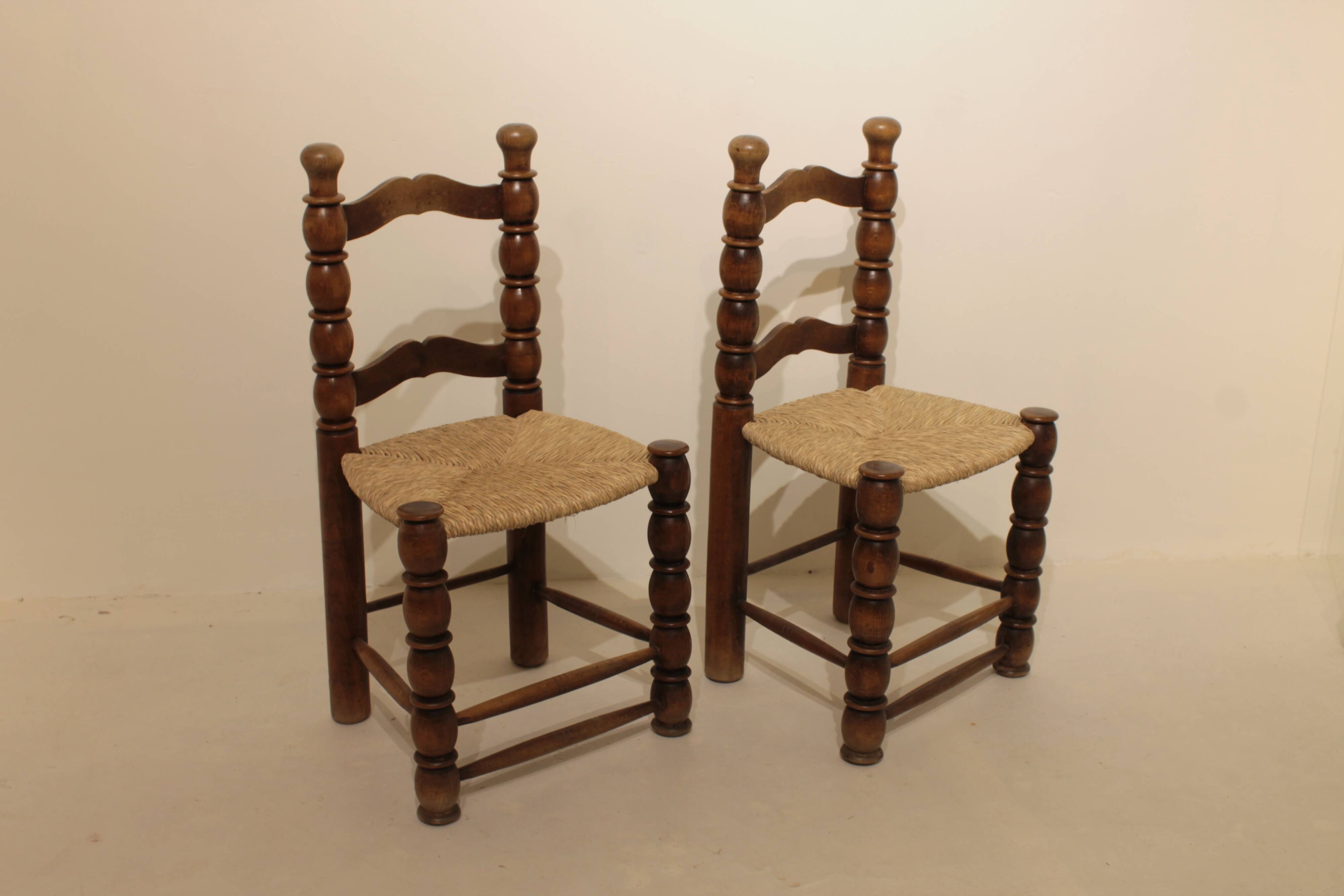 Pair of rustic chairs in turned wood with straw seats