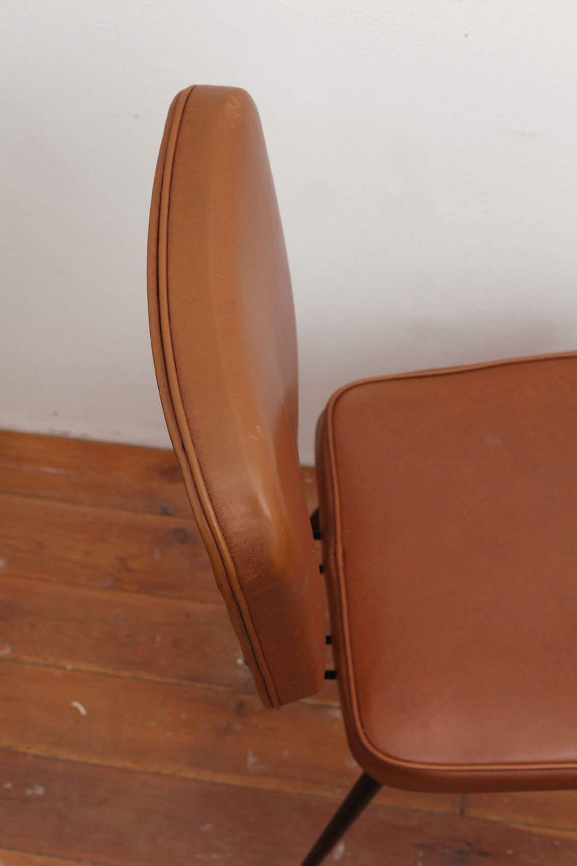 Vintage chair 1960 skai brown feet black iron