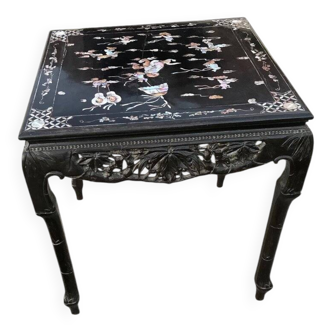 Chinese black lacquer side table with multicoloured inlays, 1950s.