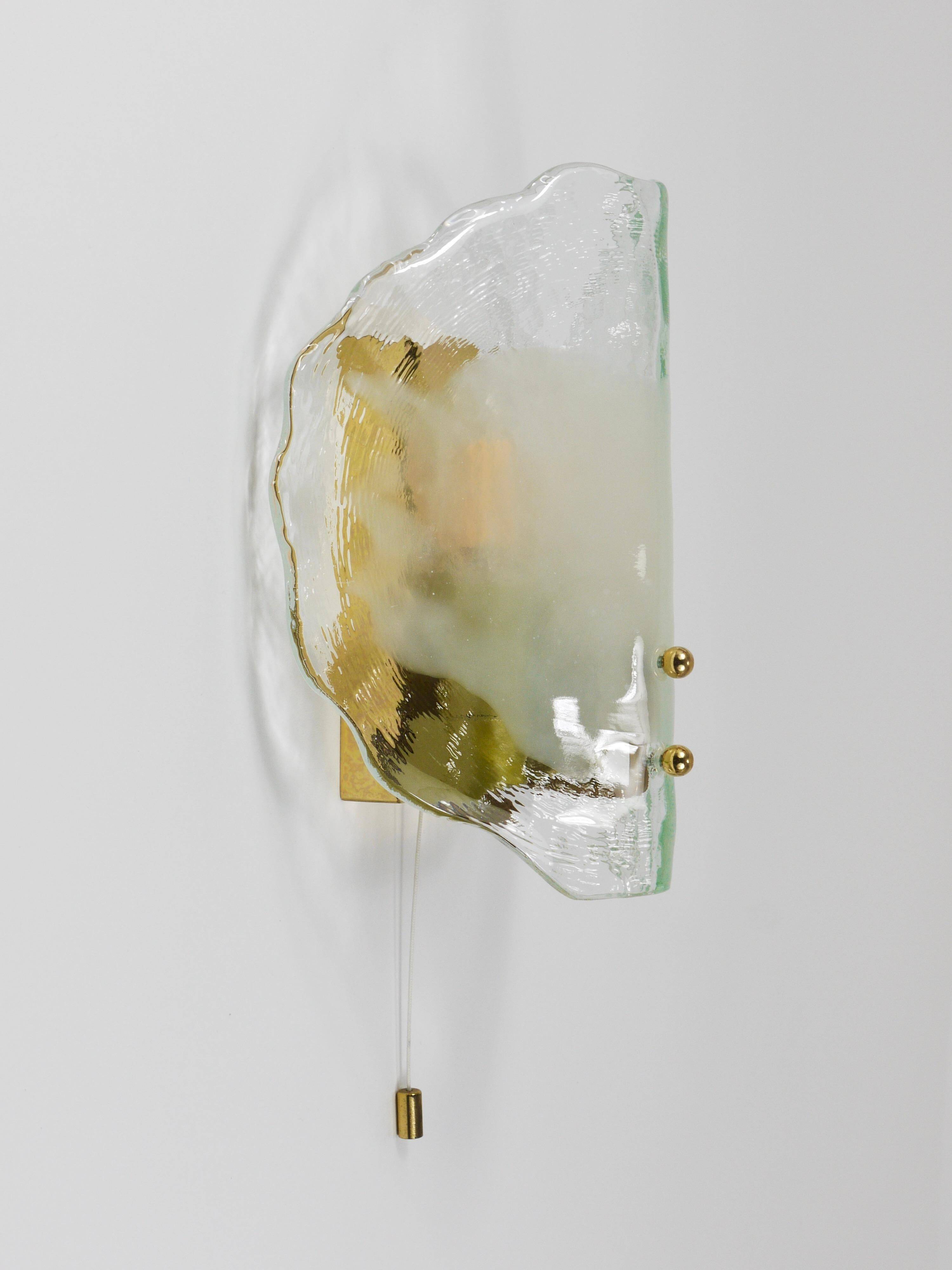 J.T. Kalmar Applique Murano en Laiton et Verre en Forme de Pétale, Vienne, années 1970