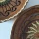 Duo d’assiettes creuses en terre vernissée à décor solaire