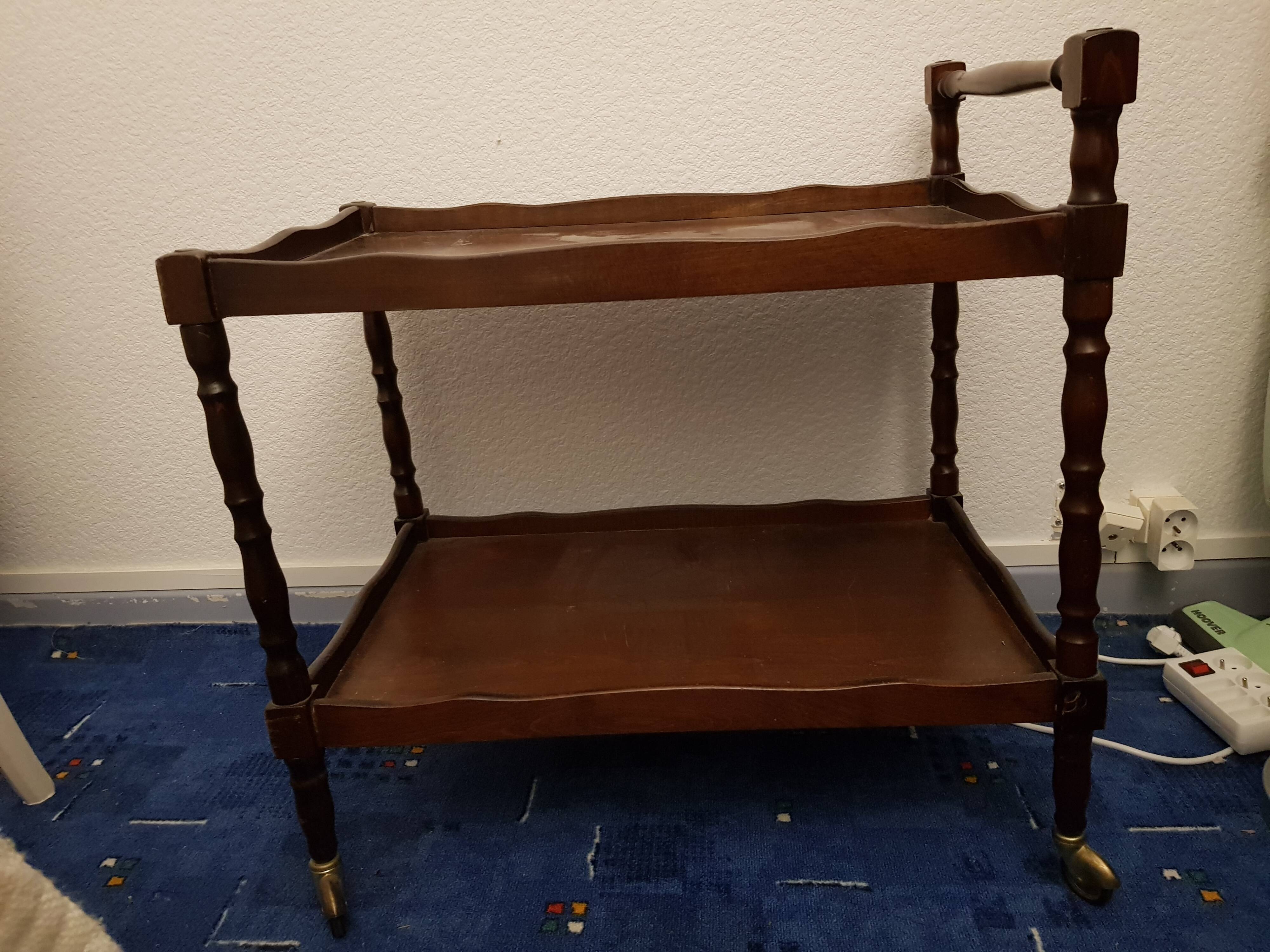 Serving rolling table