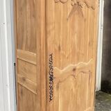 Ancienne bonnetière Louis XV, bois fruitier, restaurée – 1 porte, 3 étagère