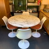 Tulip foot round table by Eero Saarinen for Knoll