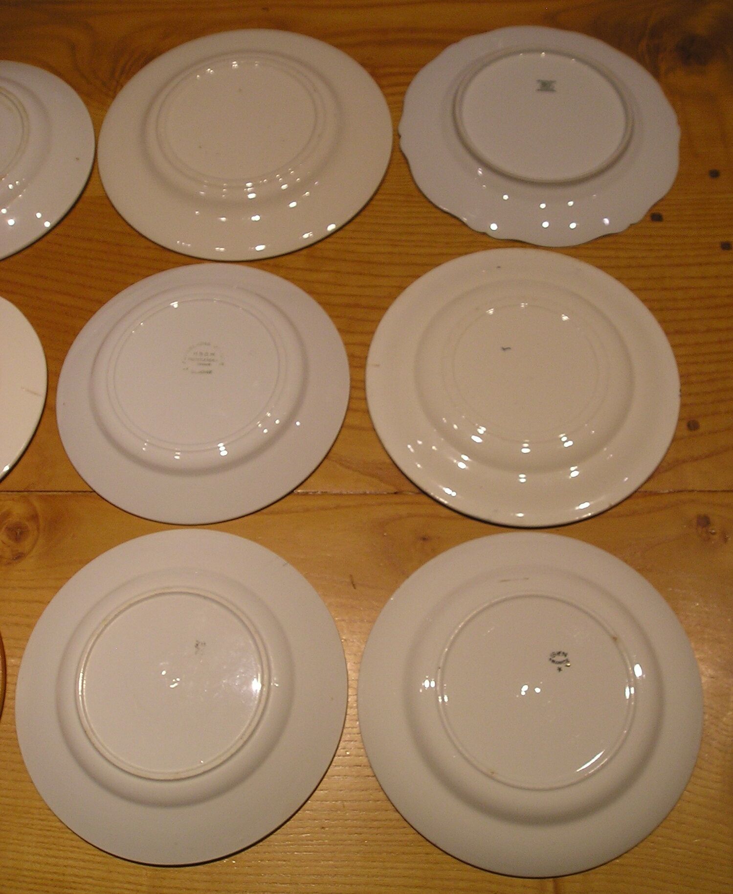 Set of 12 different flat plates