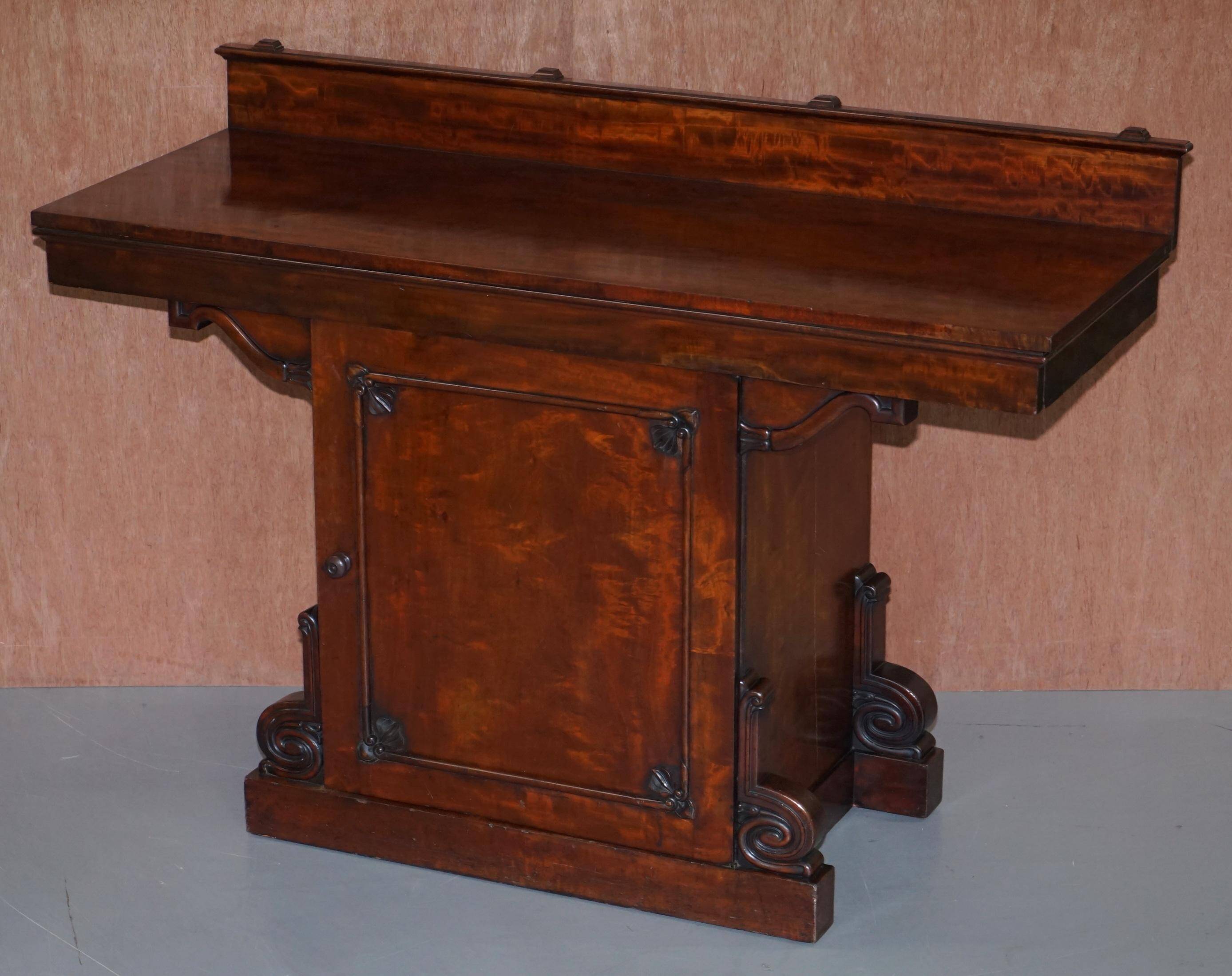 Buffet William IV in carved Cuban hardwood, circa 1830.