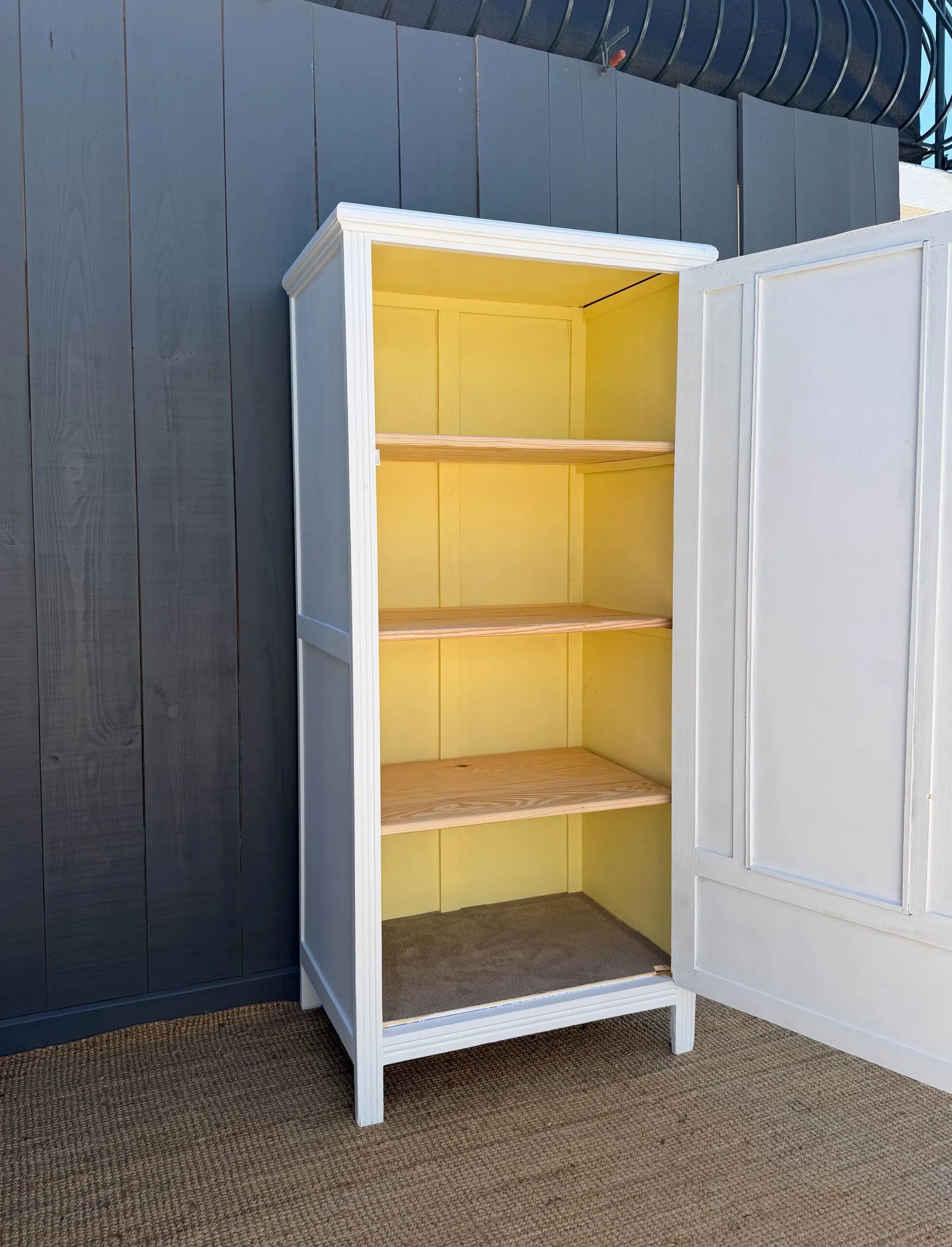 Armoire parisienne