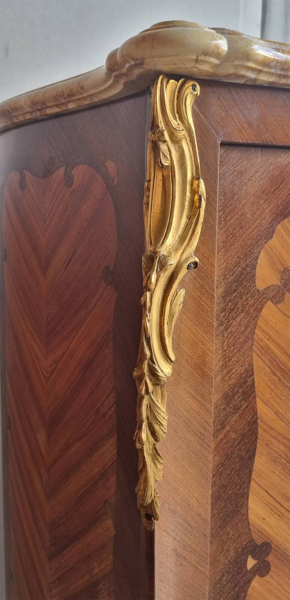 Louis XV style linen cabinet with marquetry and bronze, late 19th century.