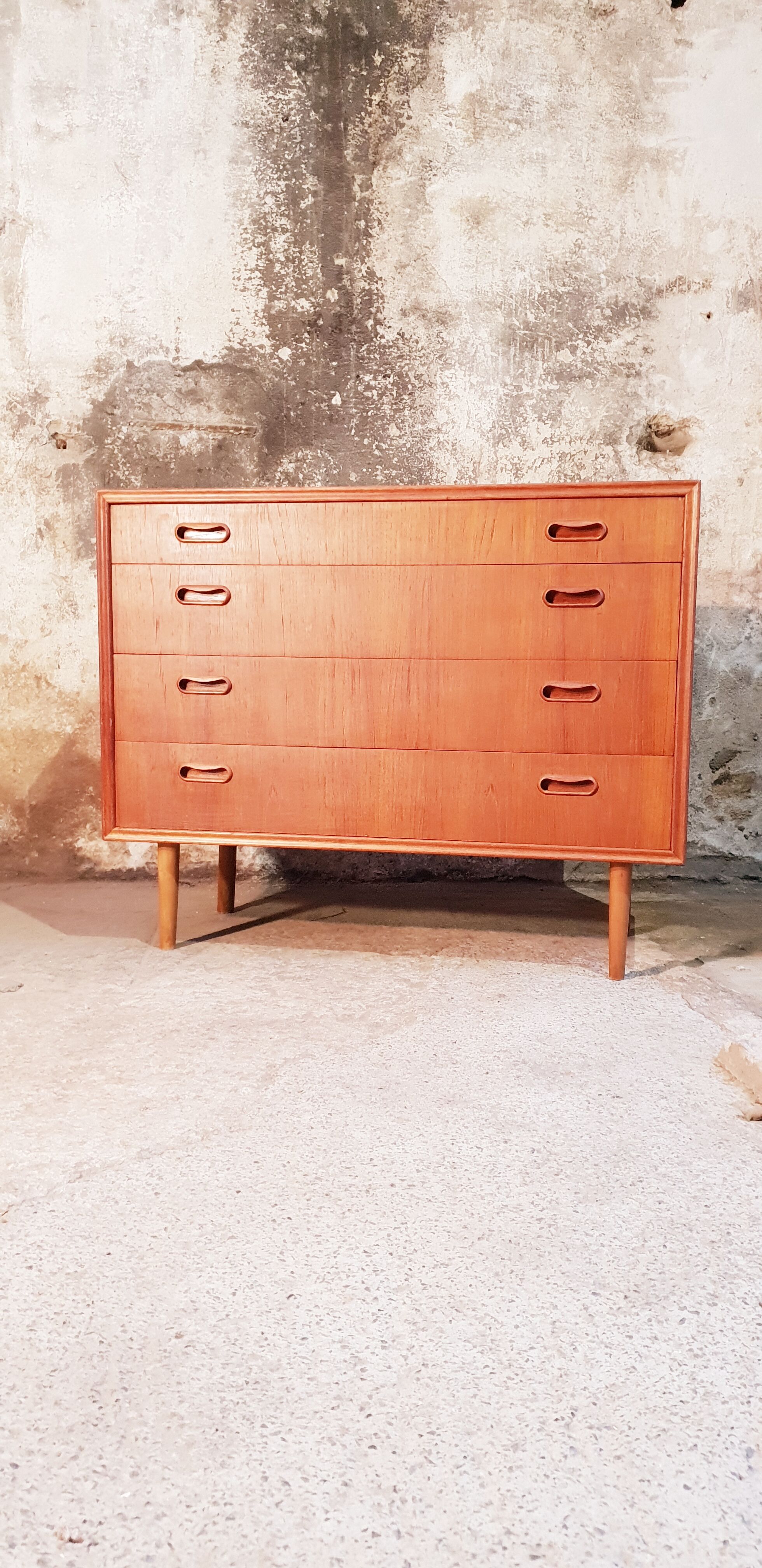 Scandinavian chest of drawers