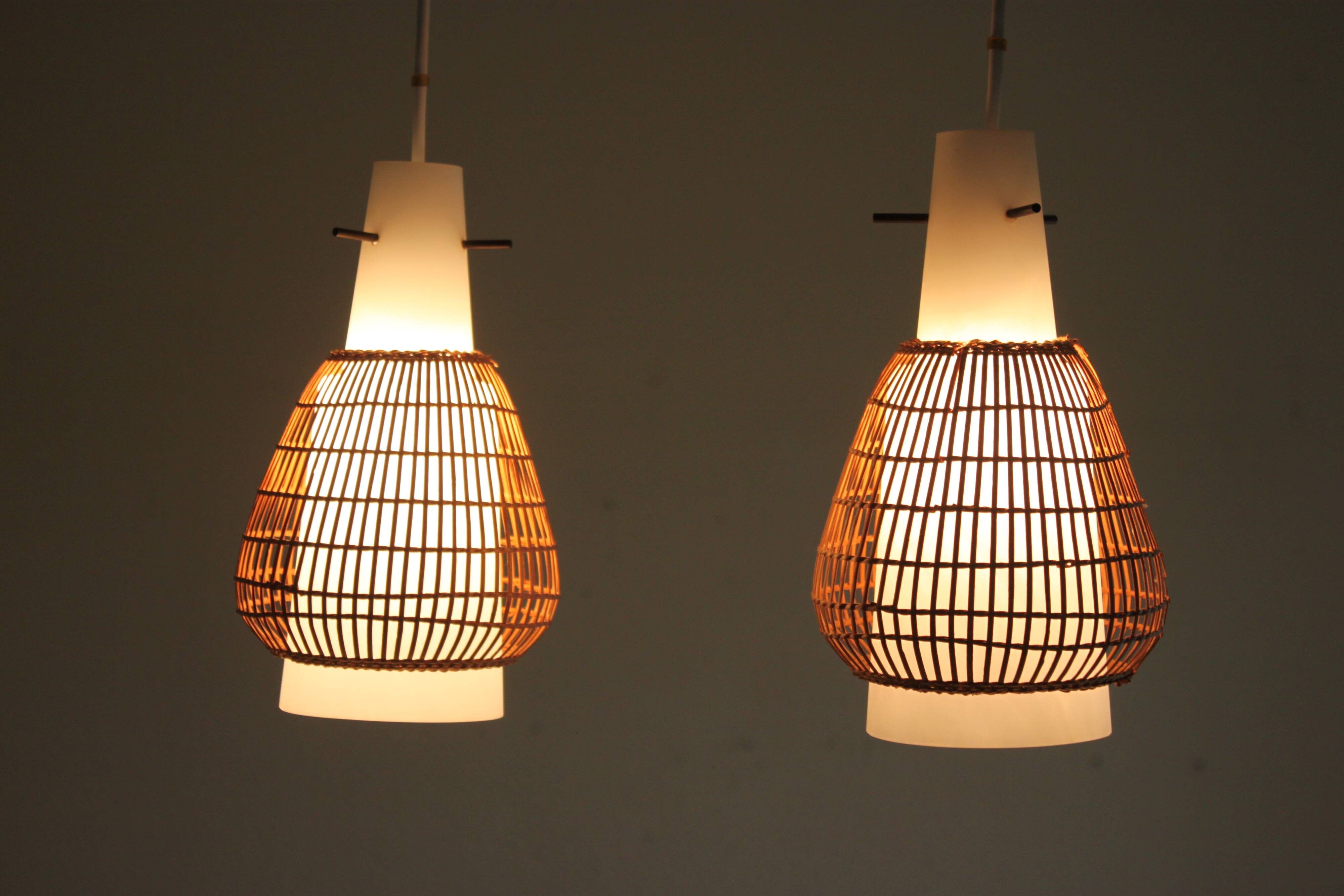 Chandelier opaline, rattan, teak and brass