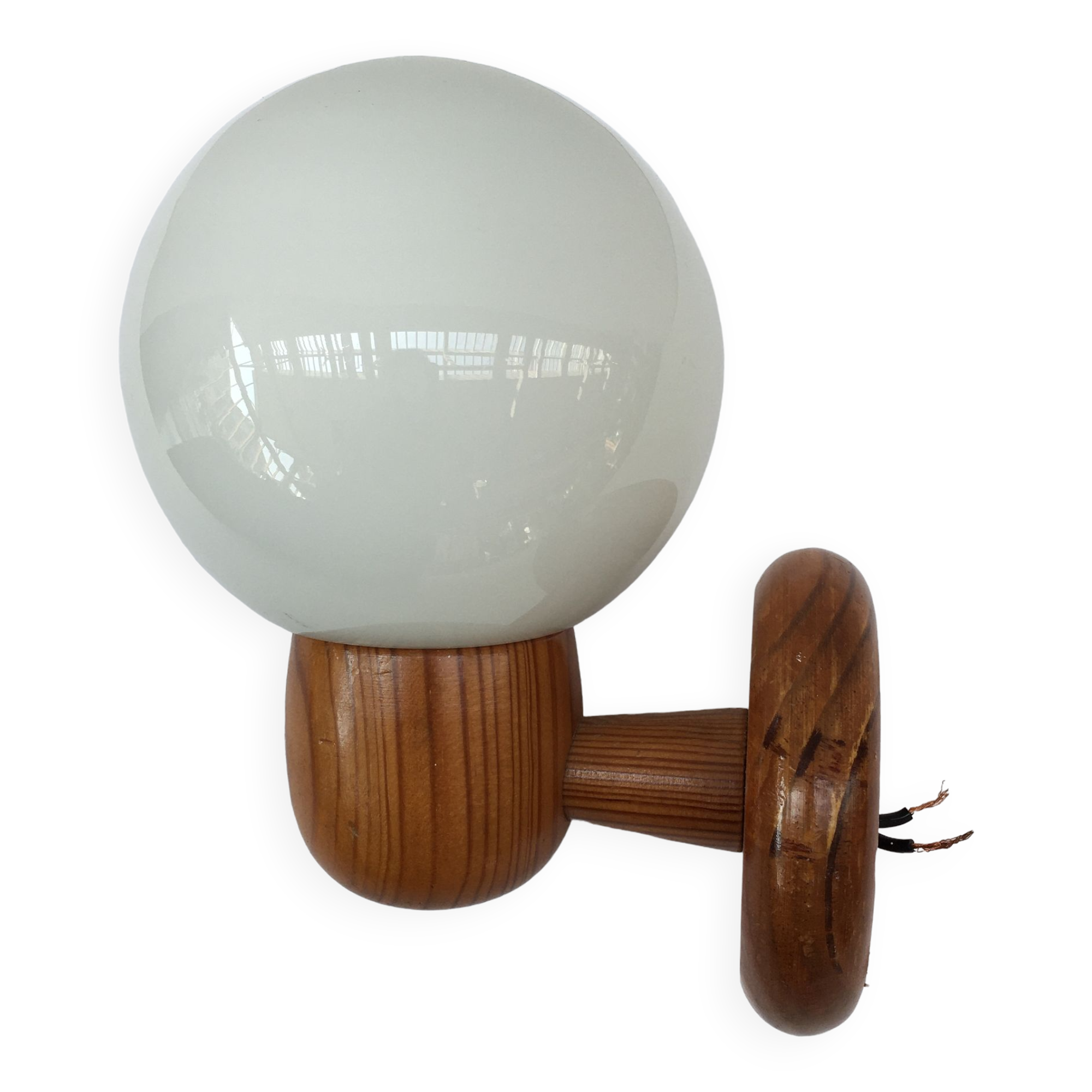 Modernist wall lamp in pine and opaline