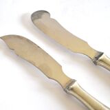 Two antique service knives in silver-plated metal, pearl frieze gowe alpacca.