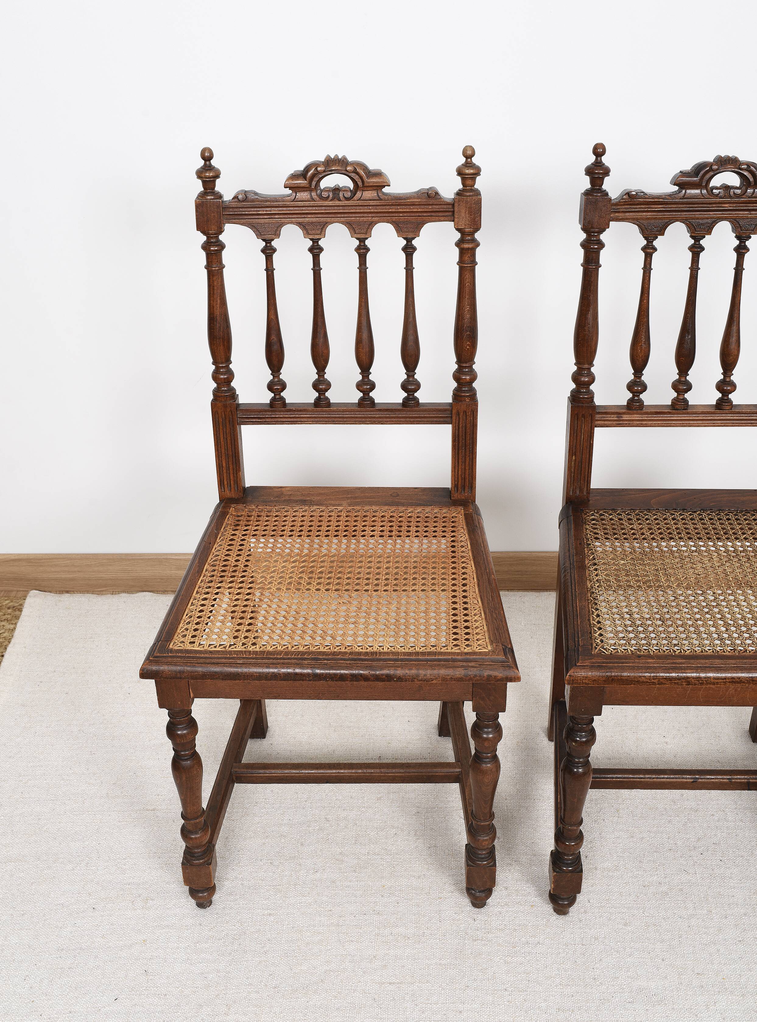 Chaises cannées, style Louis XIII