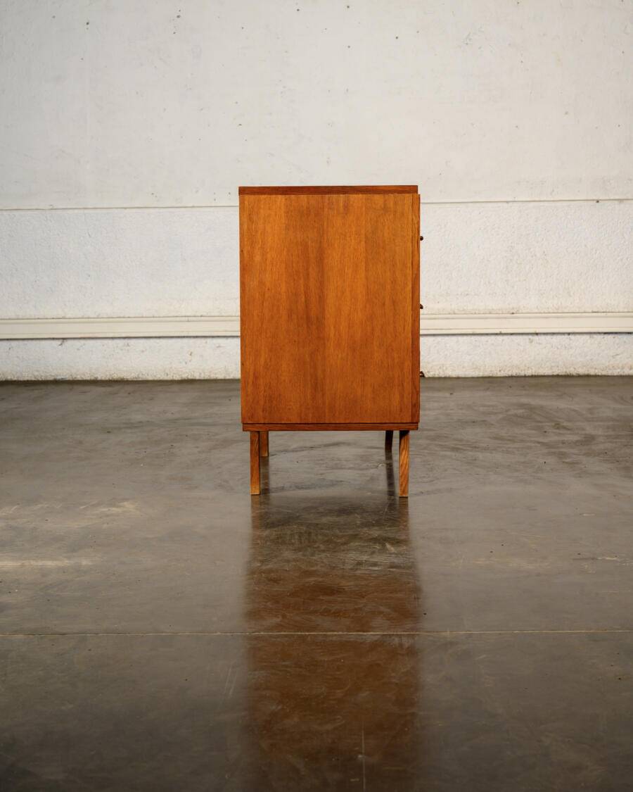 Commode pieds compas